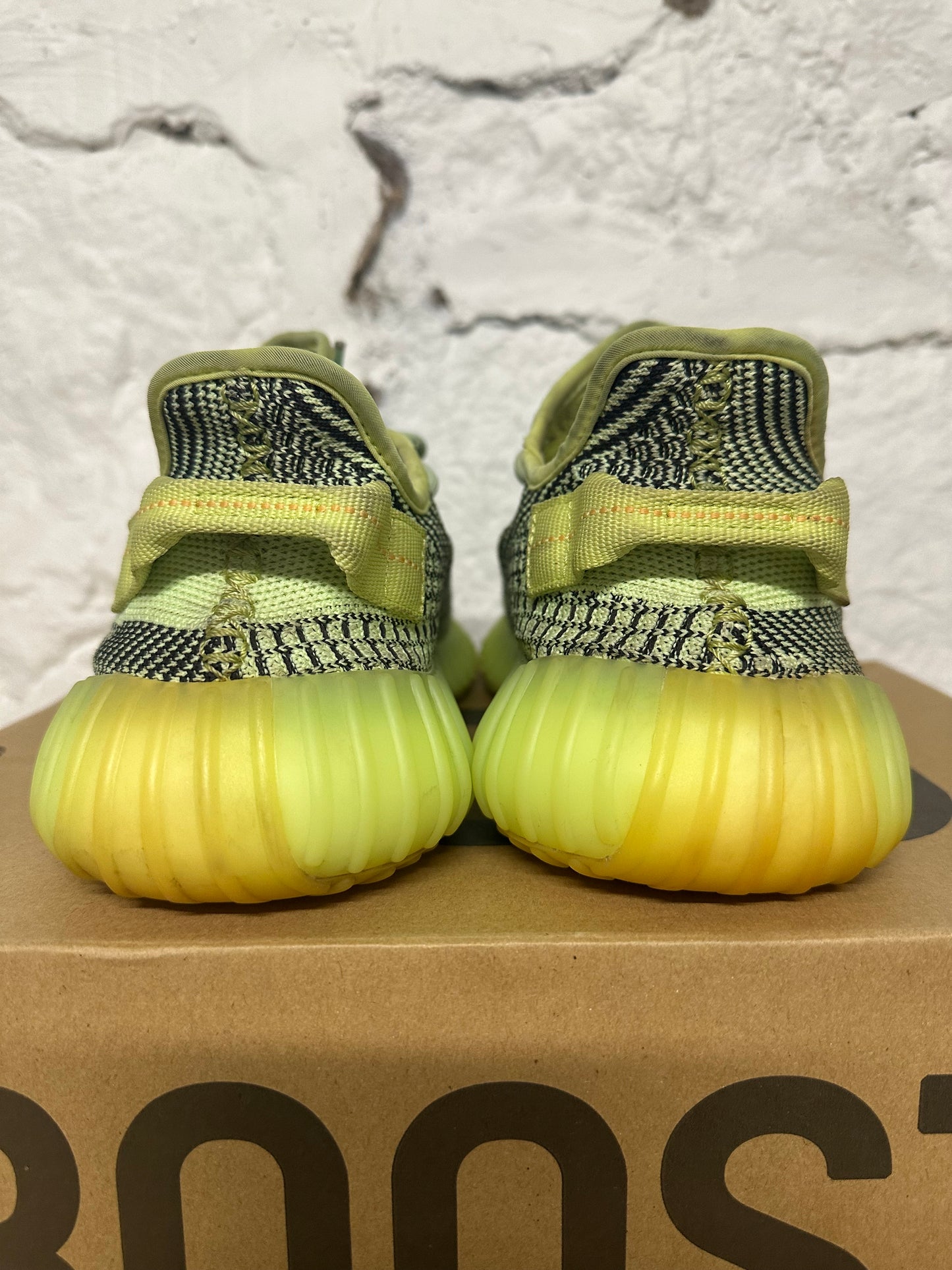 Yeezy 350 V2 Yeezreel Sz 9.5