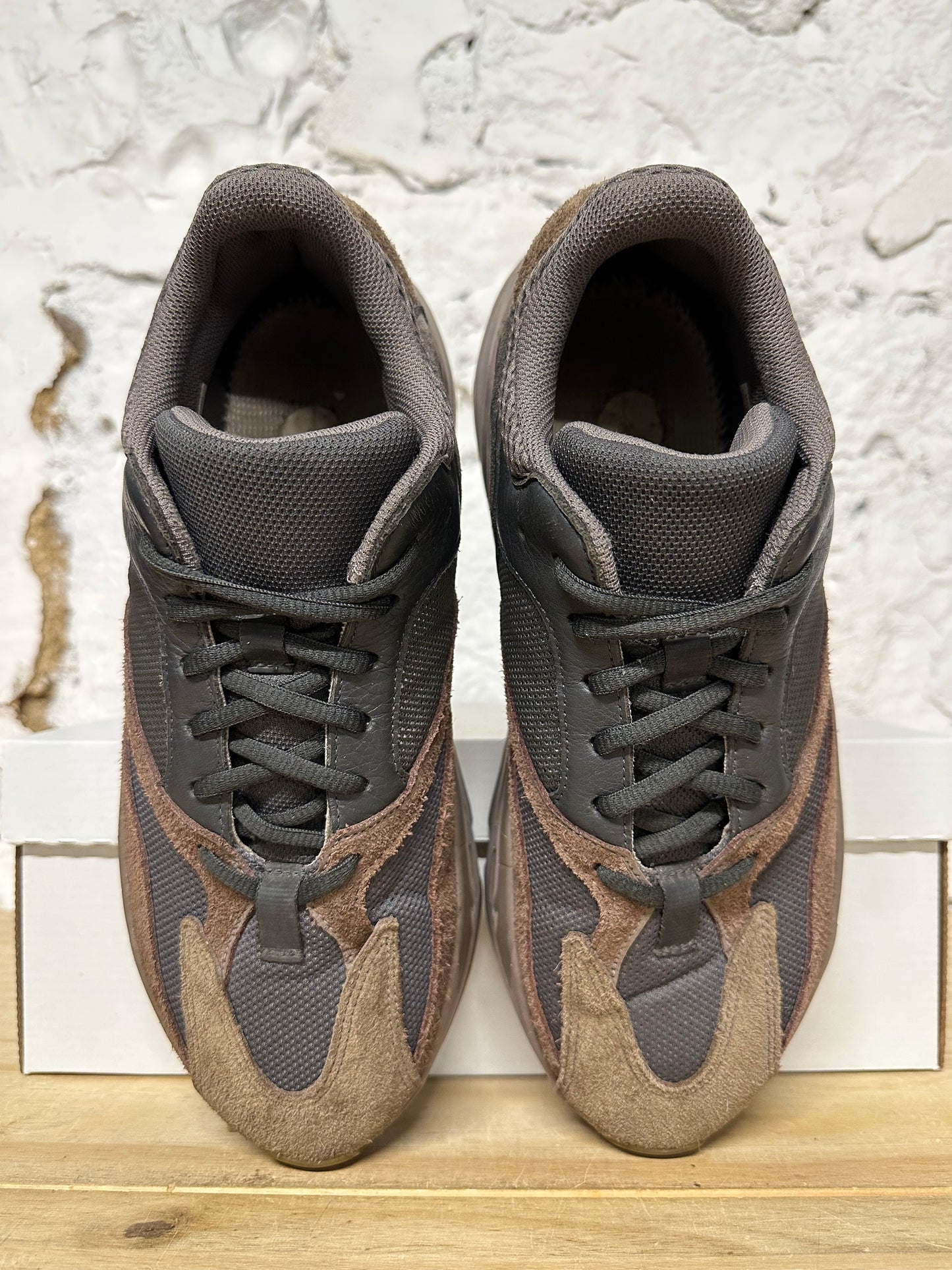 Yeezy 700 Mauve Sz 11