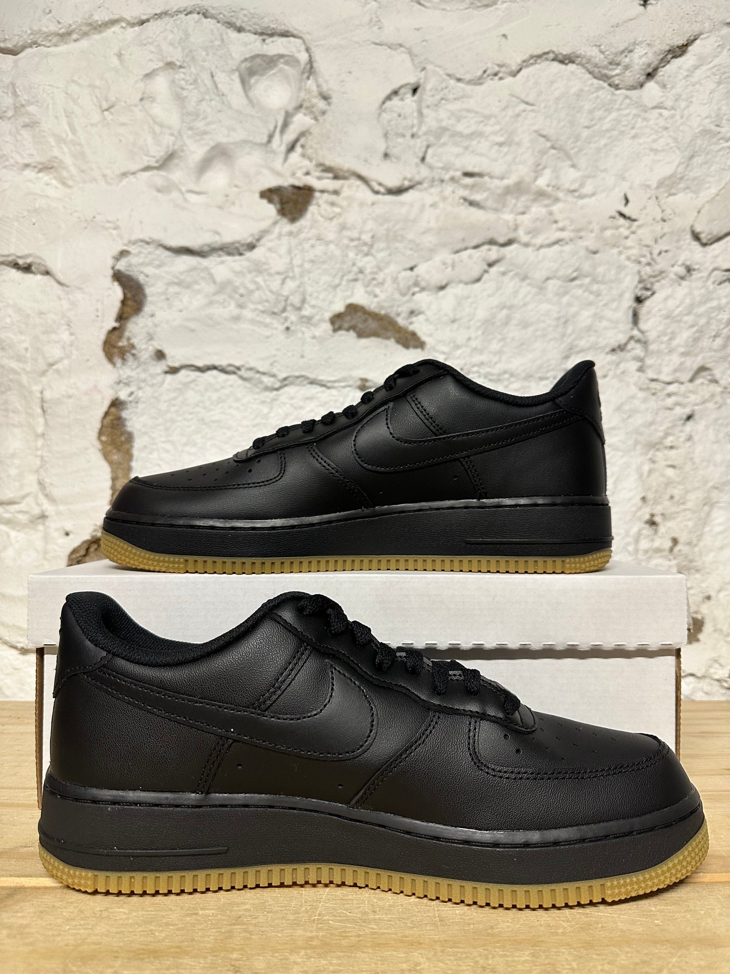 Nike Air Force 1 Low Black Gum Bottom Sz 10
