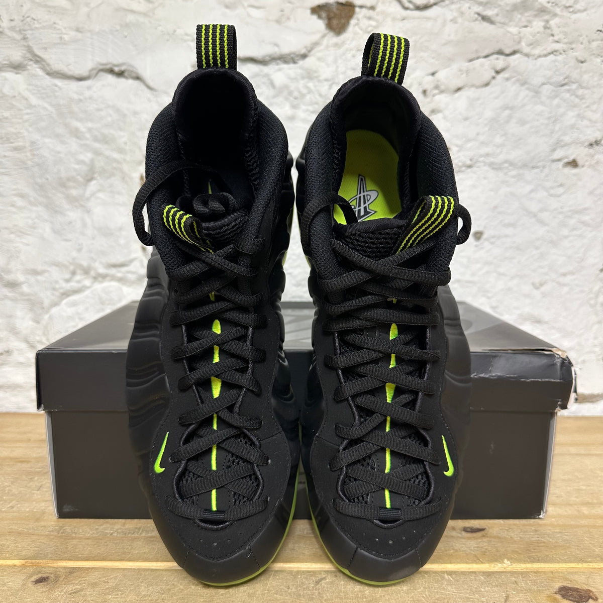 Nike Air Foamposite One Black Volt Sz 11