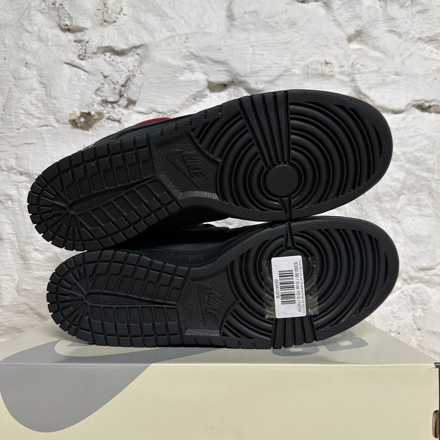 Nike SB Dunk Low Supreme Black Sz 10.5 DS
