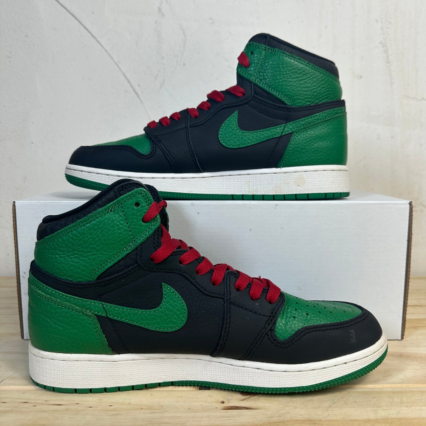 Air Jordan 1 High Pine Green 2.0 Sz 7Y