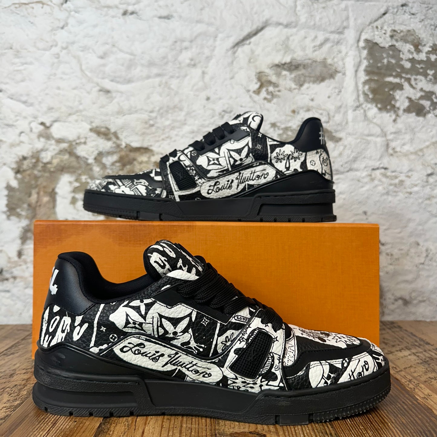 Louis Vuitton Black White Comic Trainer Sneaker Sz 8.5 (7LV)