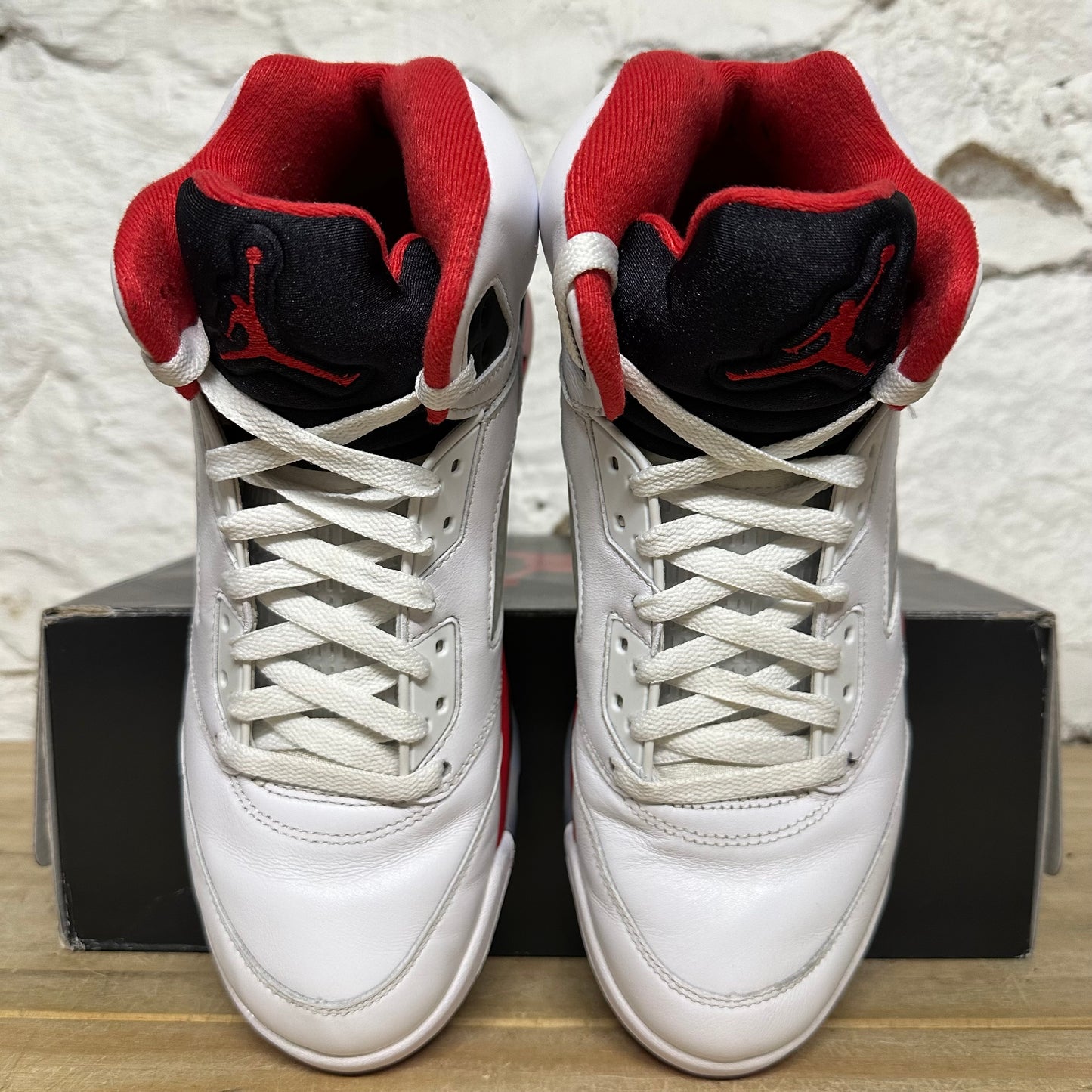 Air Jordan 5 Fire Red Black Tongue (2025) Sz 8.5
