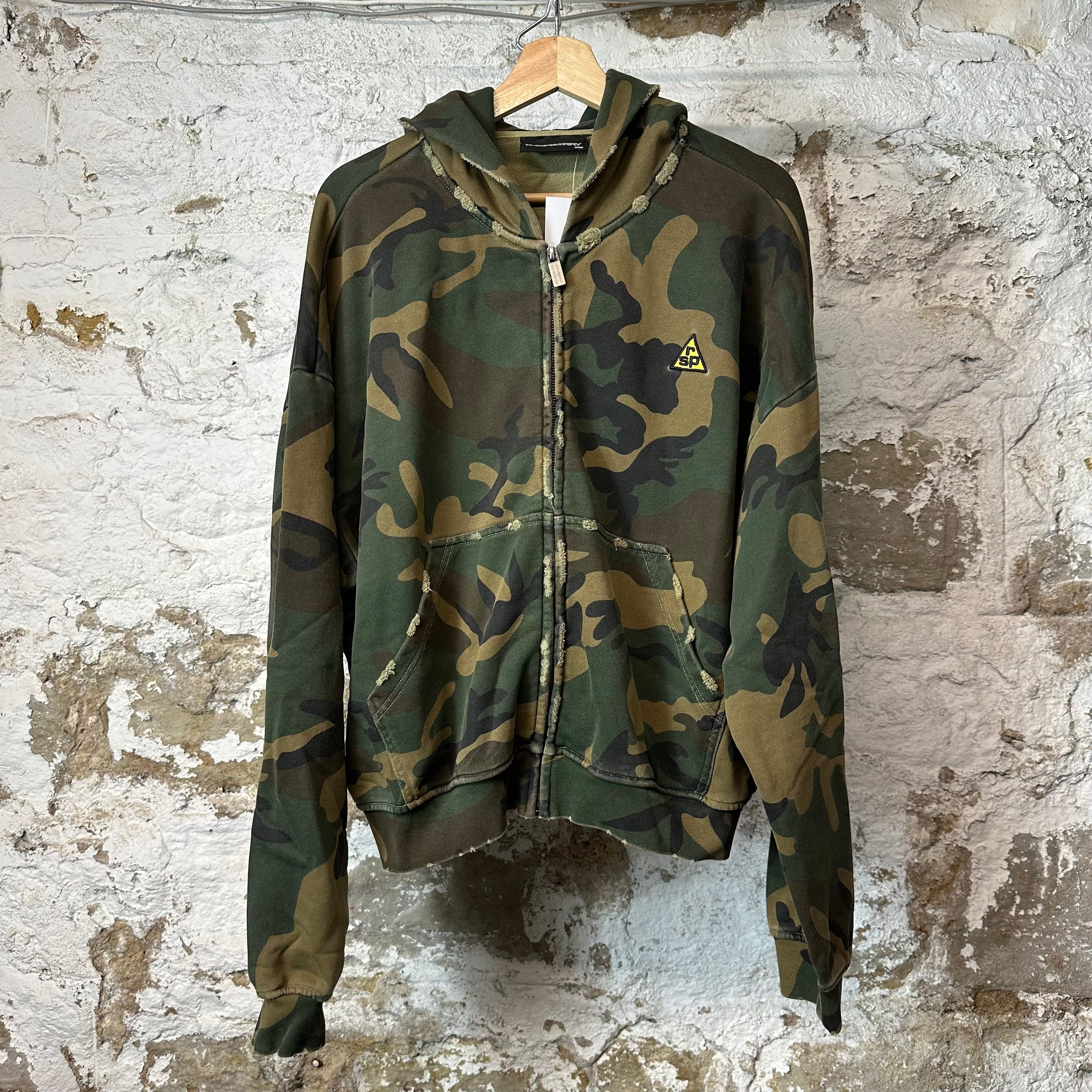 GV Gallery Raspberry Hills Camo Zip Up Hoodie Sz M