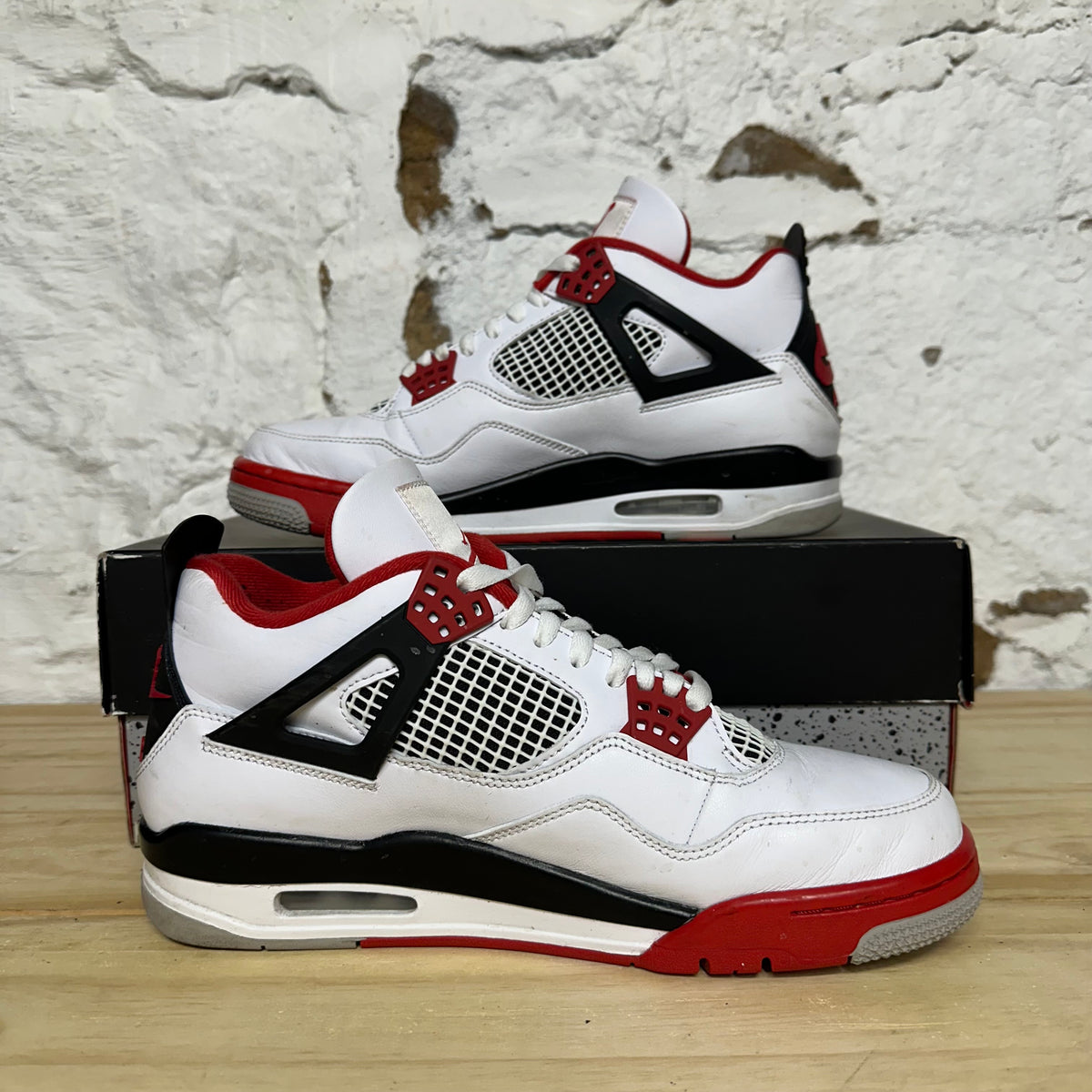 Air Jordan 4 Fire Red (2020) Sz 9