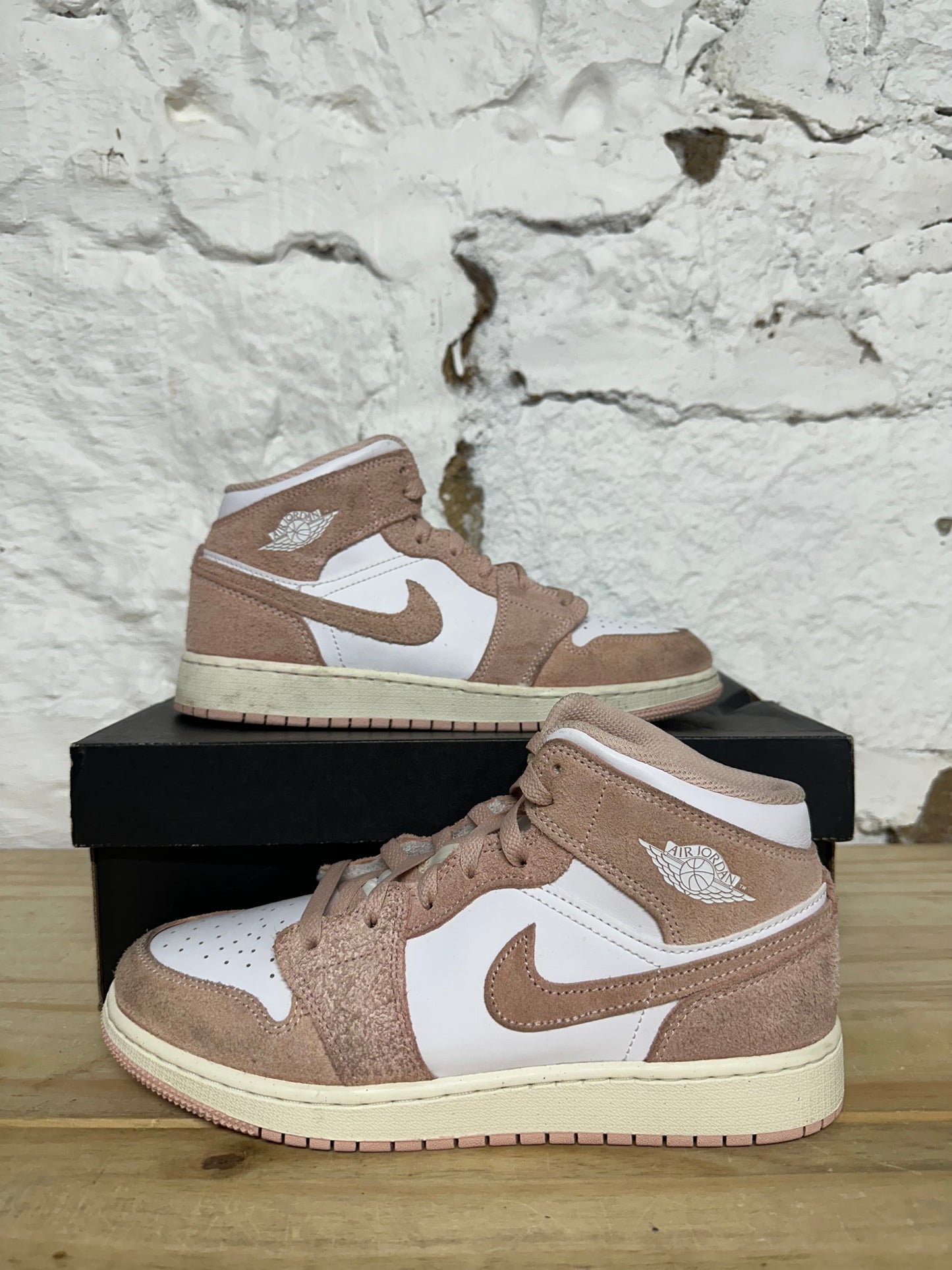 Air Jordan 1 Mid Legend Pink Sz 7Y