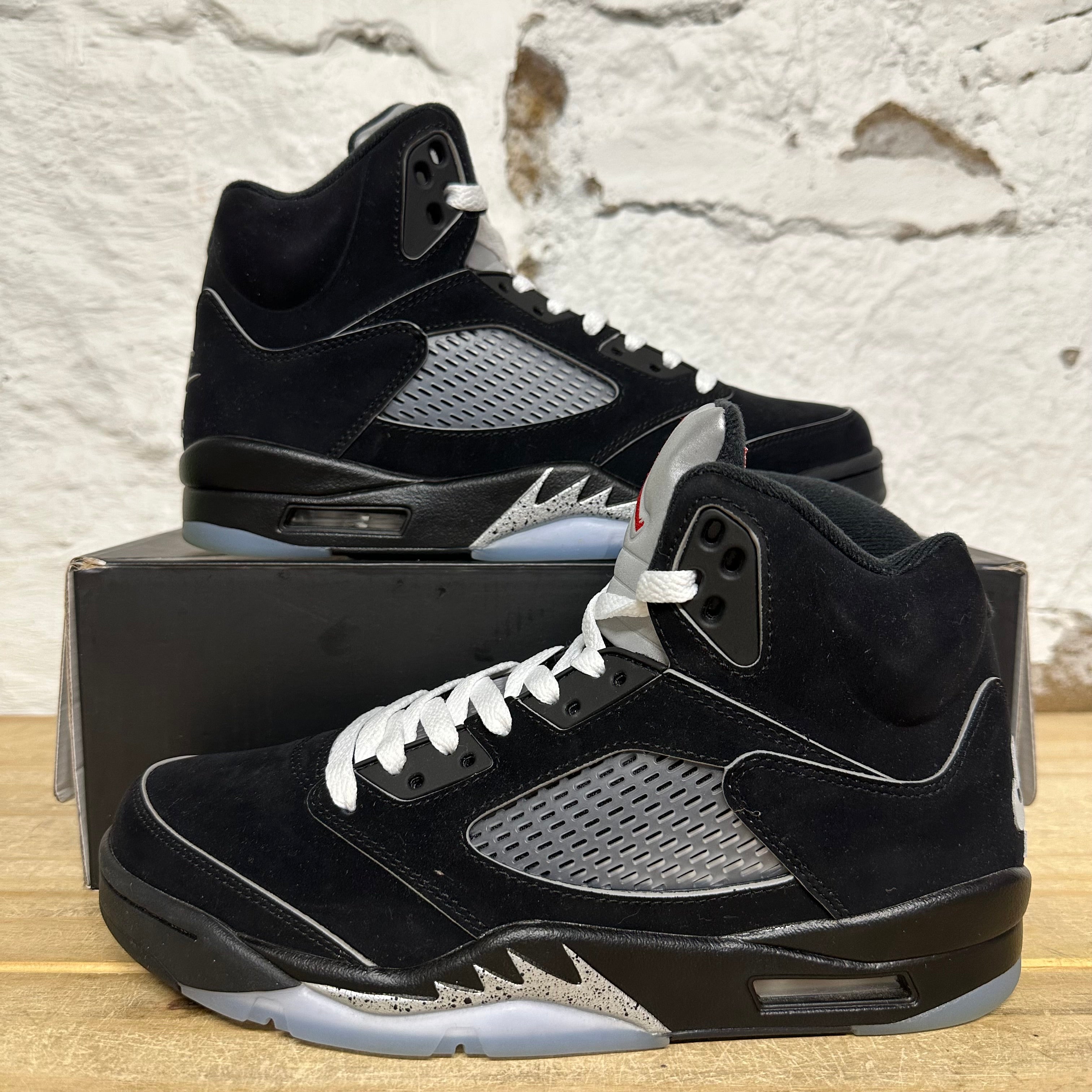 Air Jordan 5 Black Metallic Reimagined (2025) Sz 8