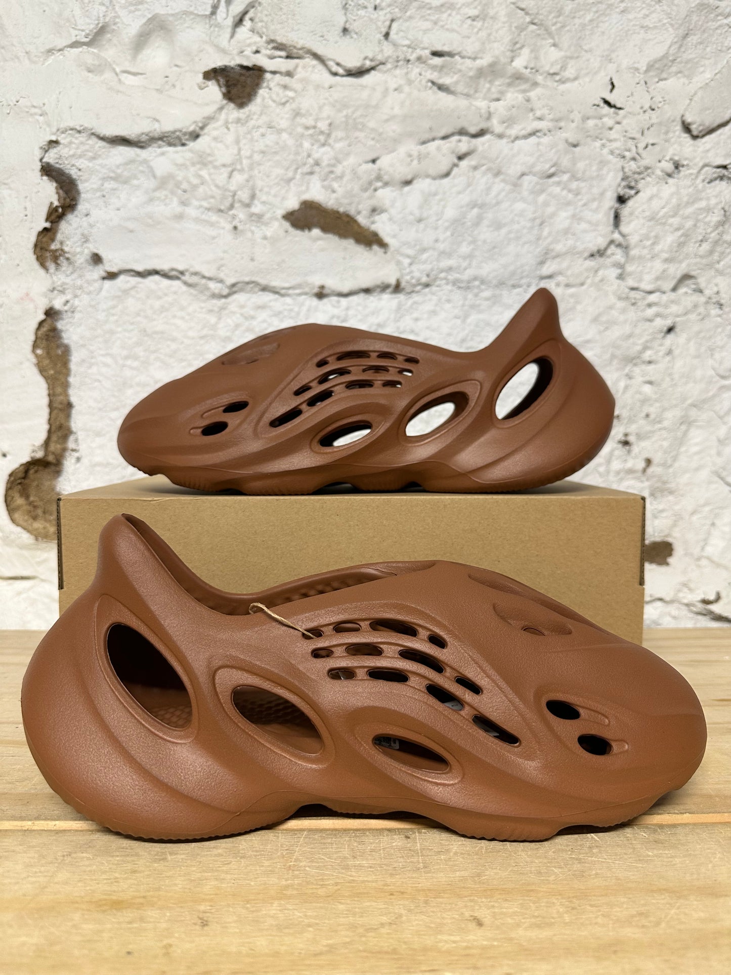 Yeezy Foam RNNR Clay Red Sz 9 DS