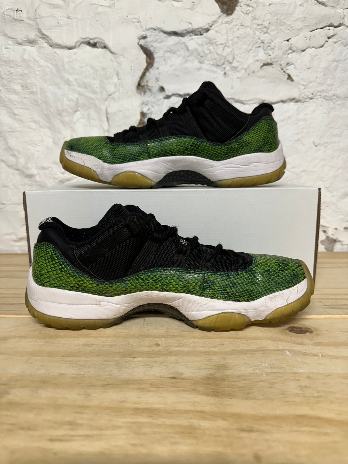 Air Jordan 11 Low Green Snakeskin Sz 8.5