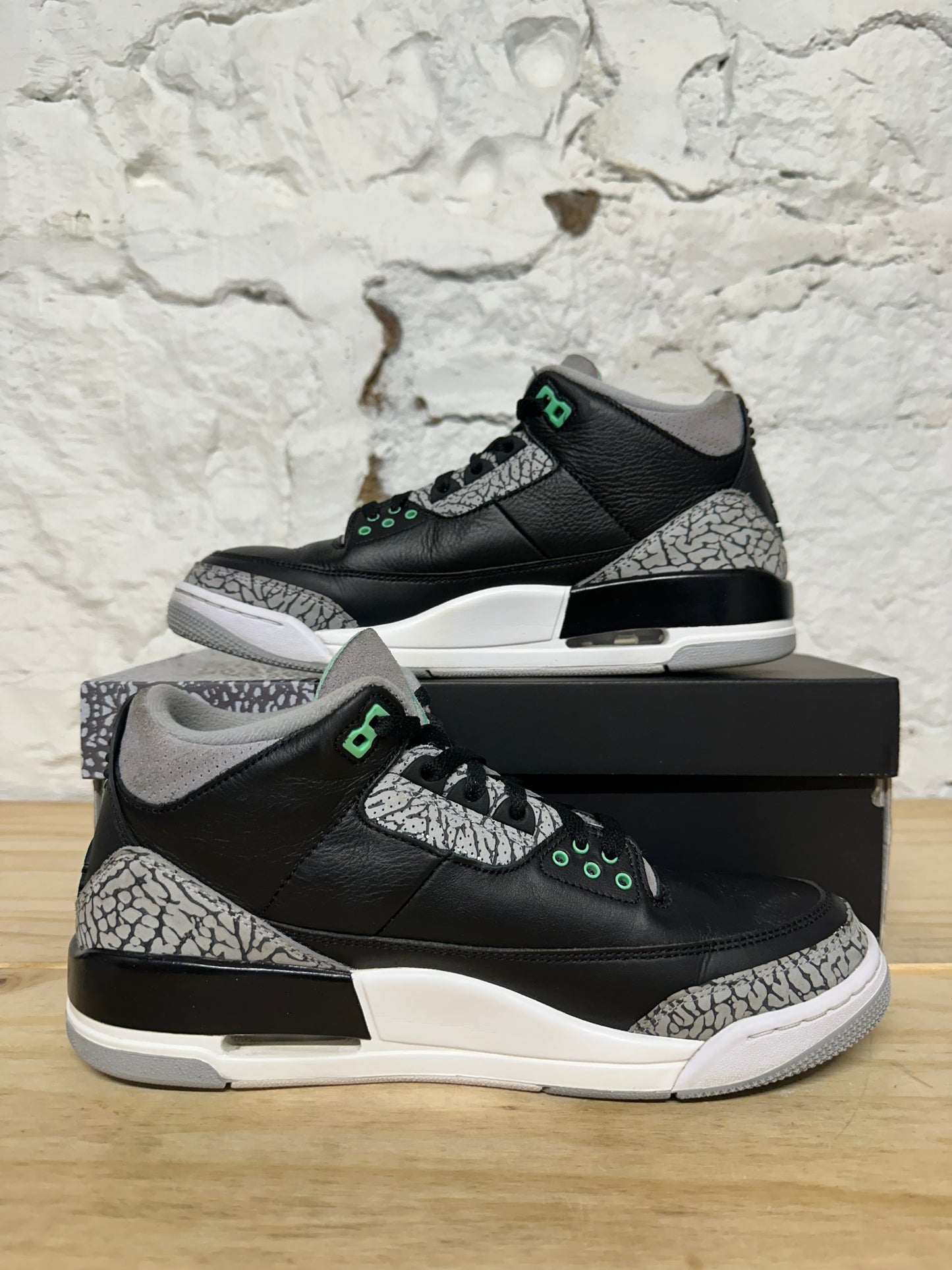 Air Jordan 3 Green Glow Sz 10.5