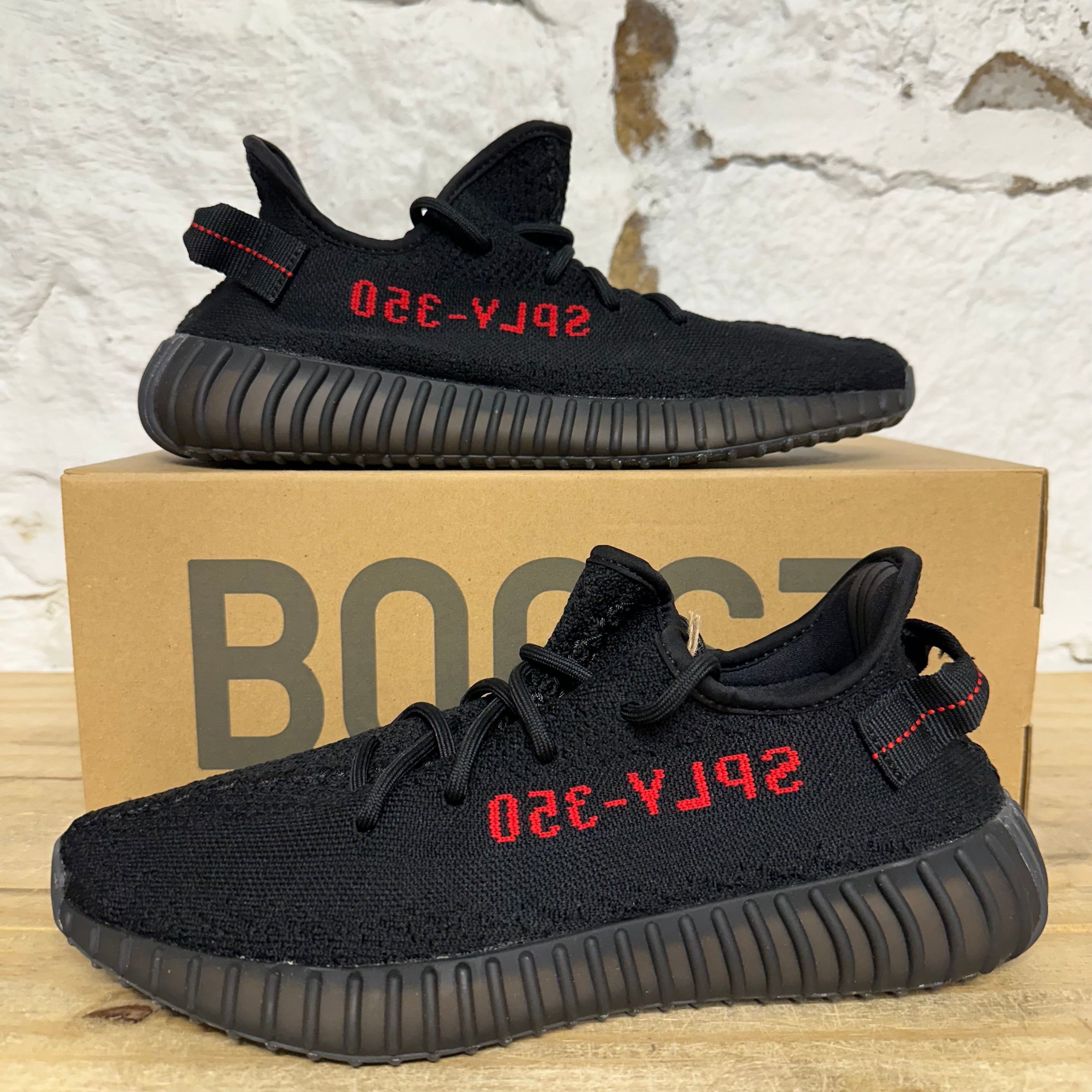Yeezy 350 V2 Black Red Sz 9.5 DS