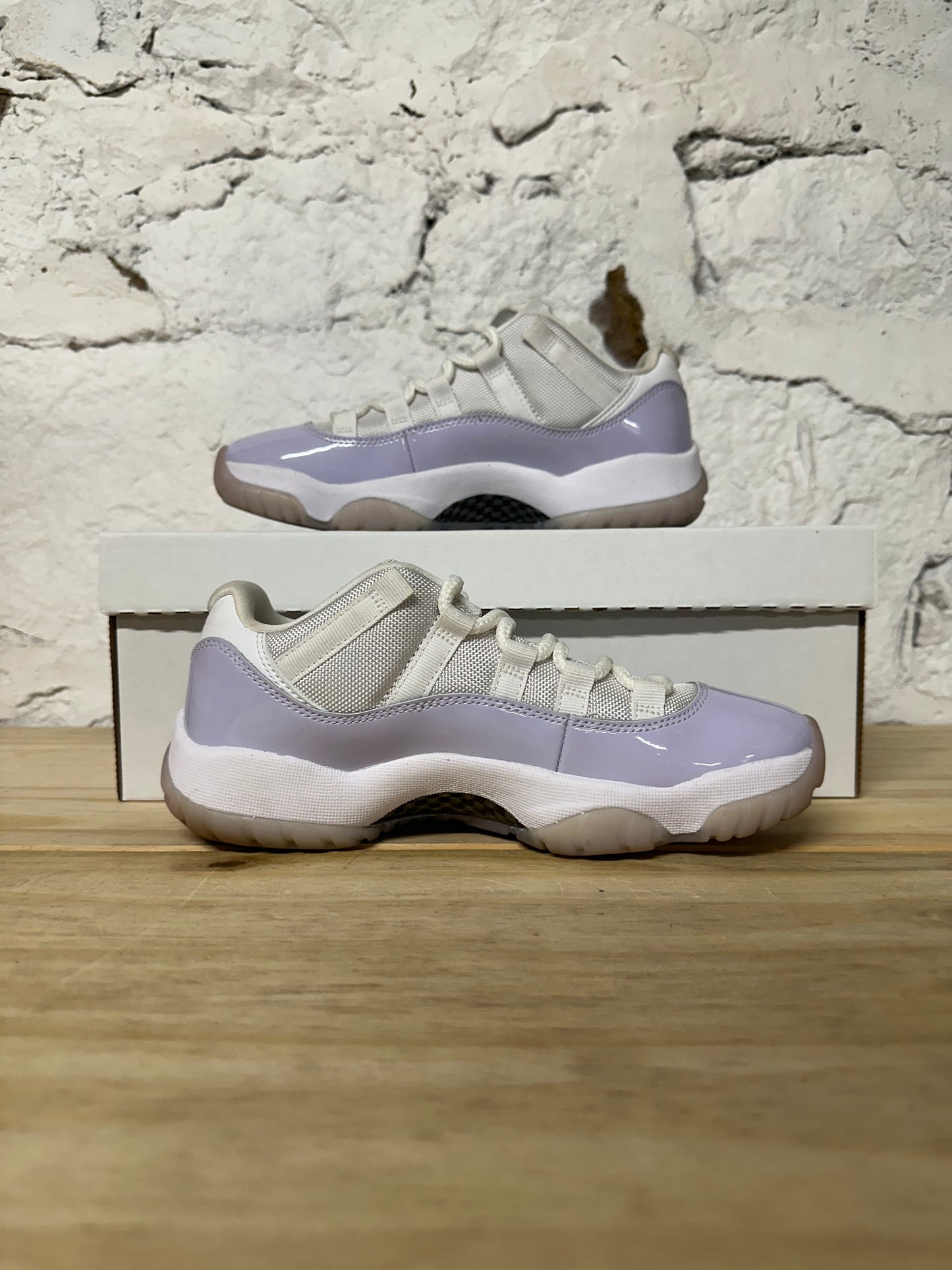 Air Jordan 11 Low Voilet Sz 5.5 (7W)