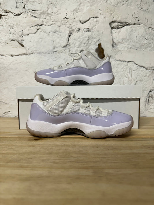 Air Jordan 11 Low Voilet Sz 5.5 (7W)