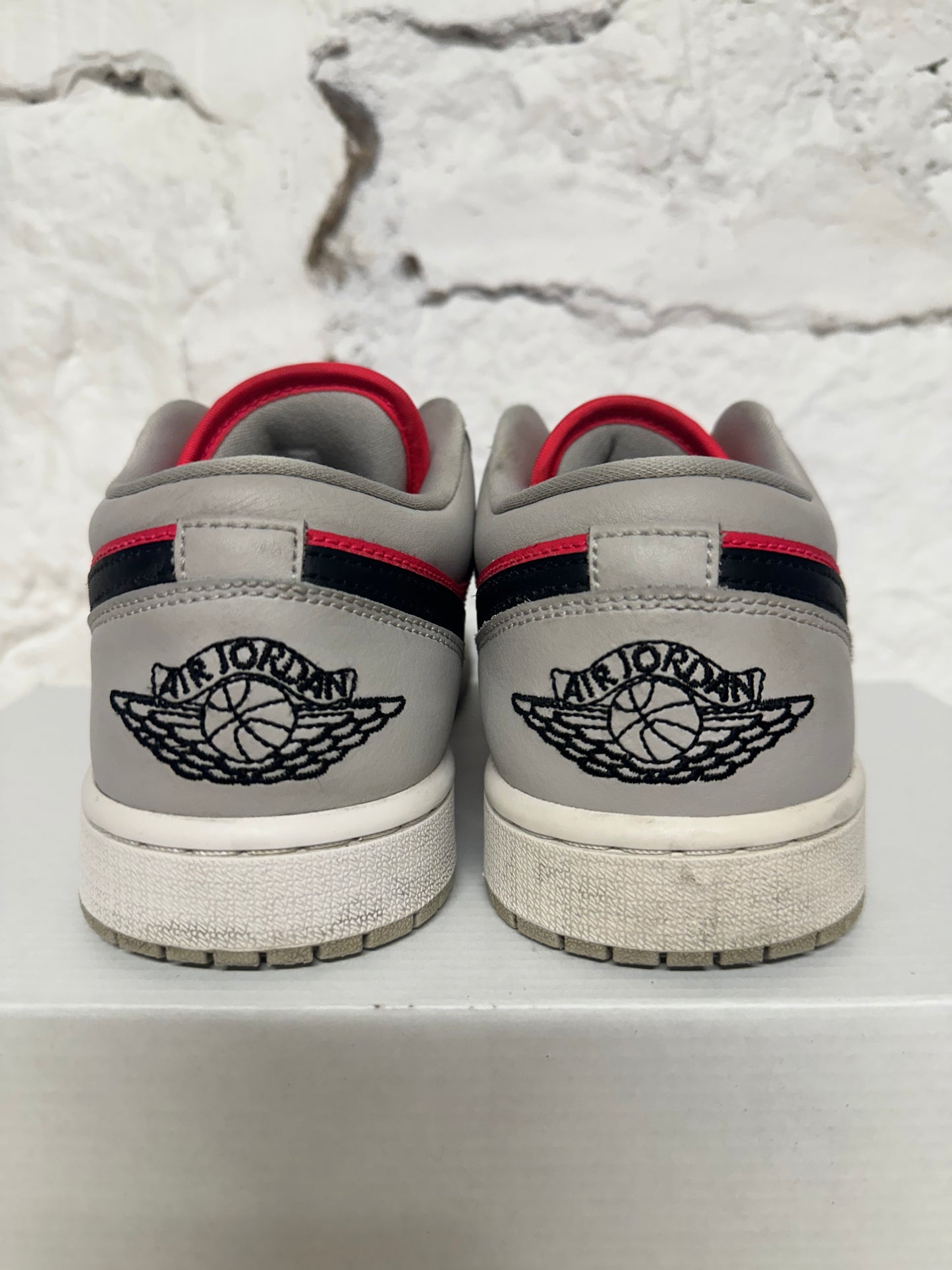 Air Jordan 1 Low Light Iron Siren Red Sz 8 (9.5W)