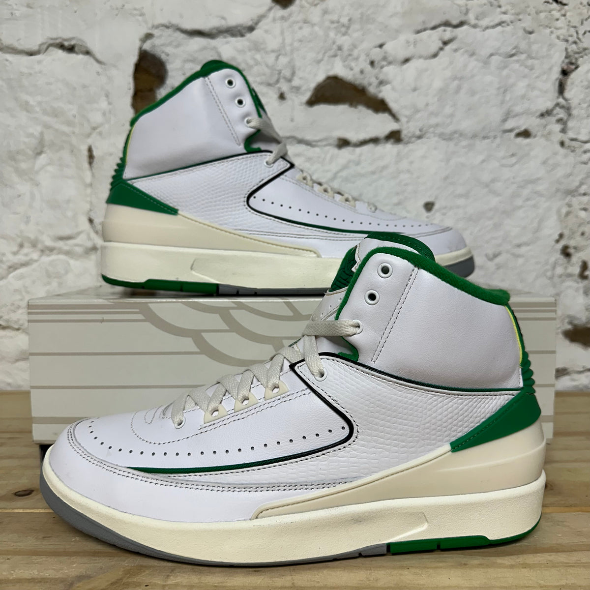 Air Jordan 2 Lucky Green Sz 9.5