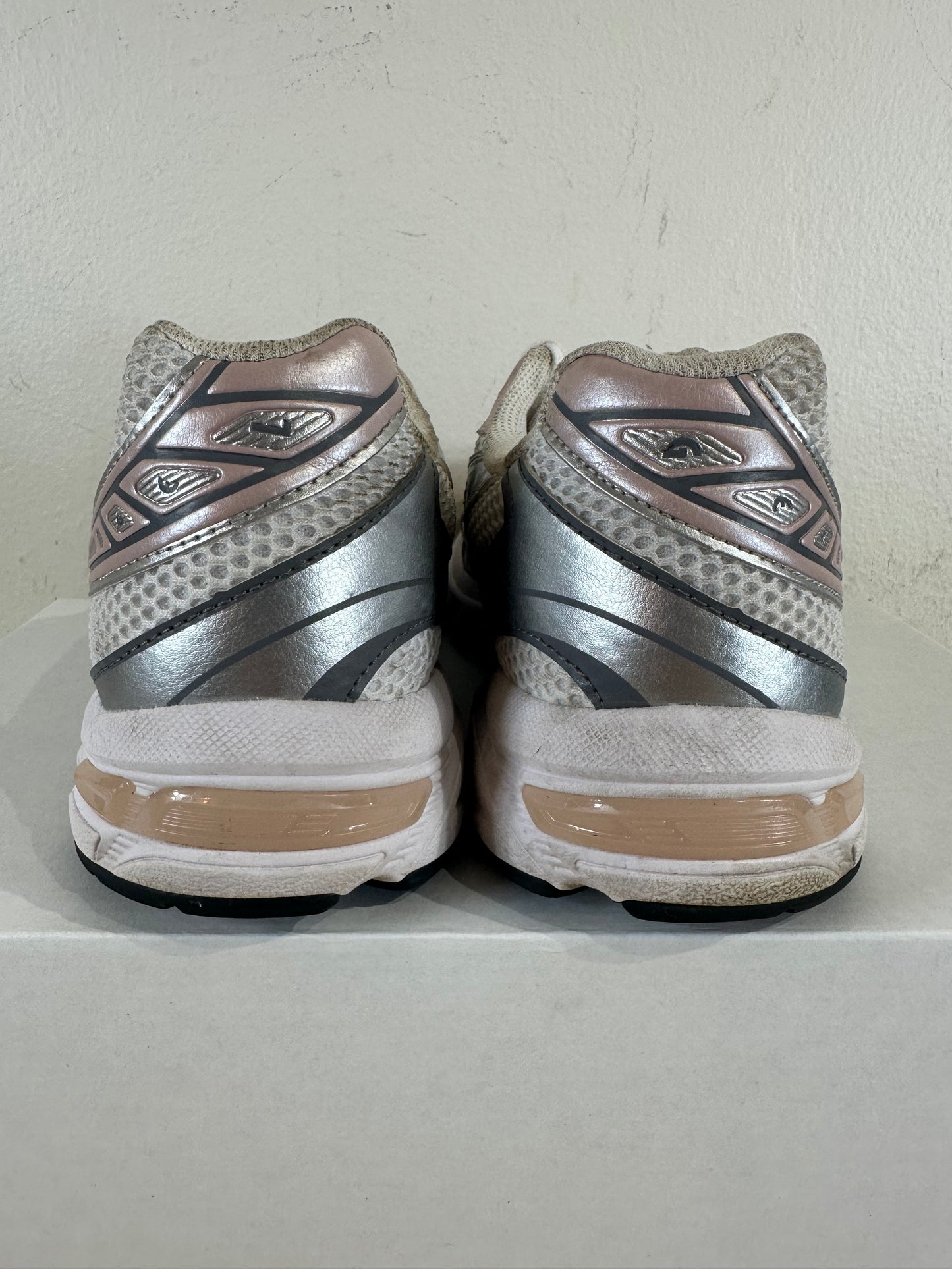 ASICS Gel-1130 White Neutral Pink Sz 8.5(10W)