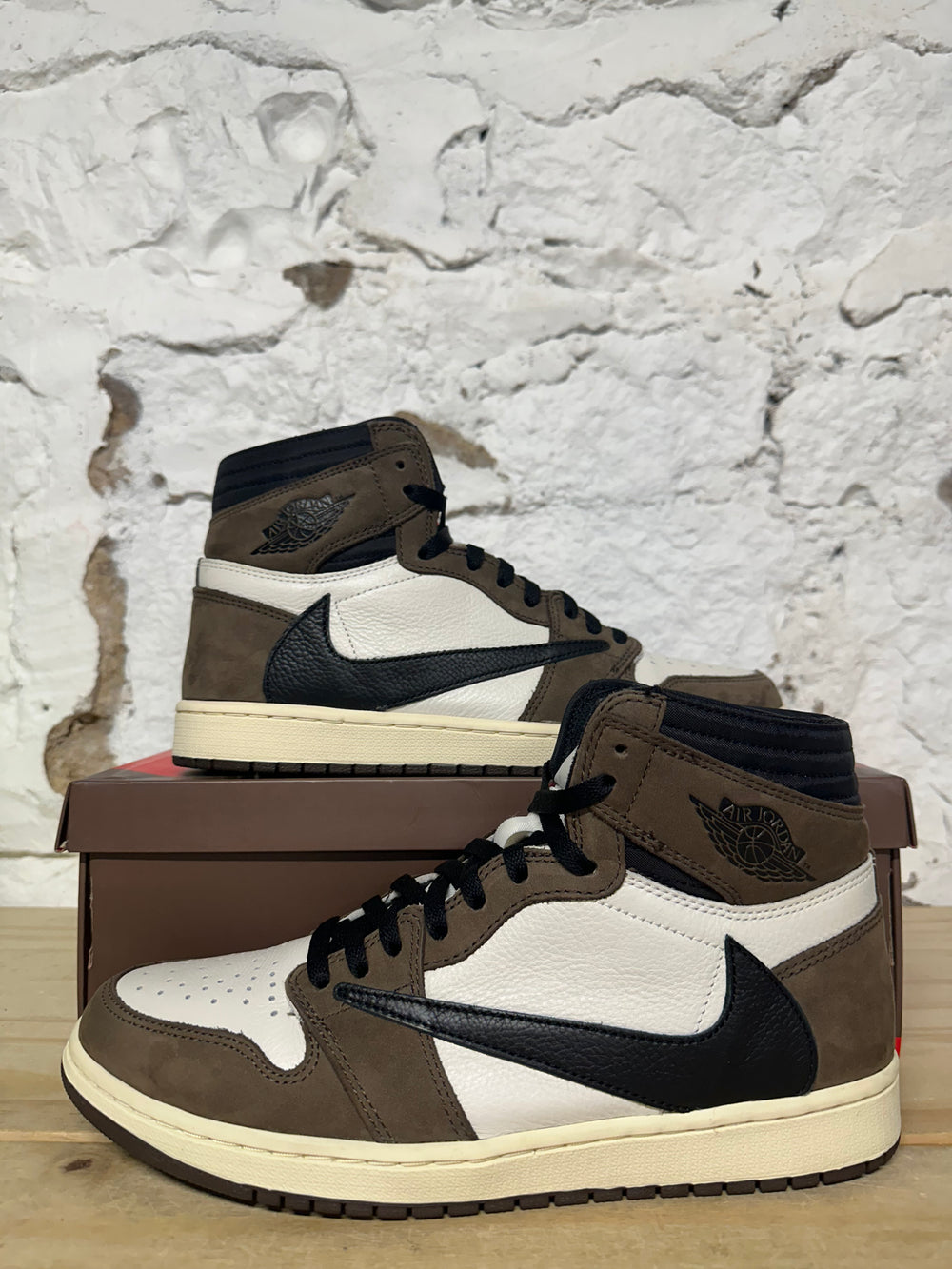Air Jordan 1 Travis Scott Mocha Sz 10.5