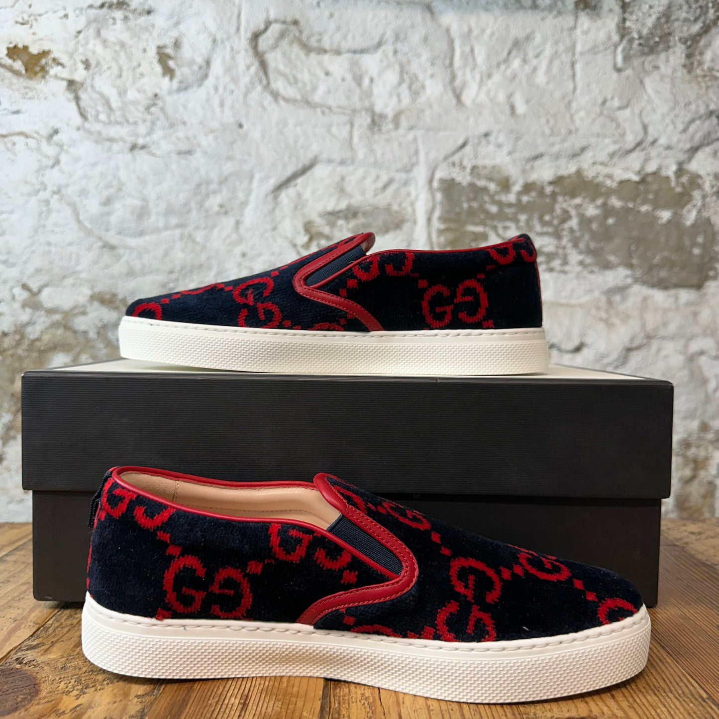 Gucci Red GG Monogram Navy Velour Slip On Sneaker Sz 6 DS