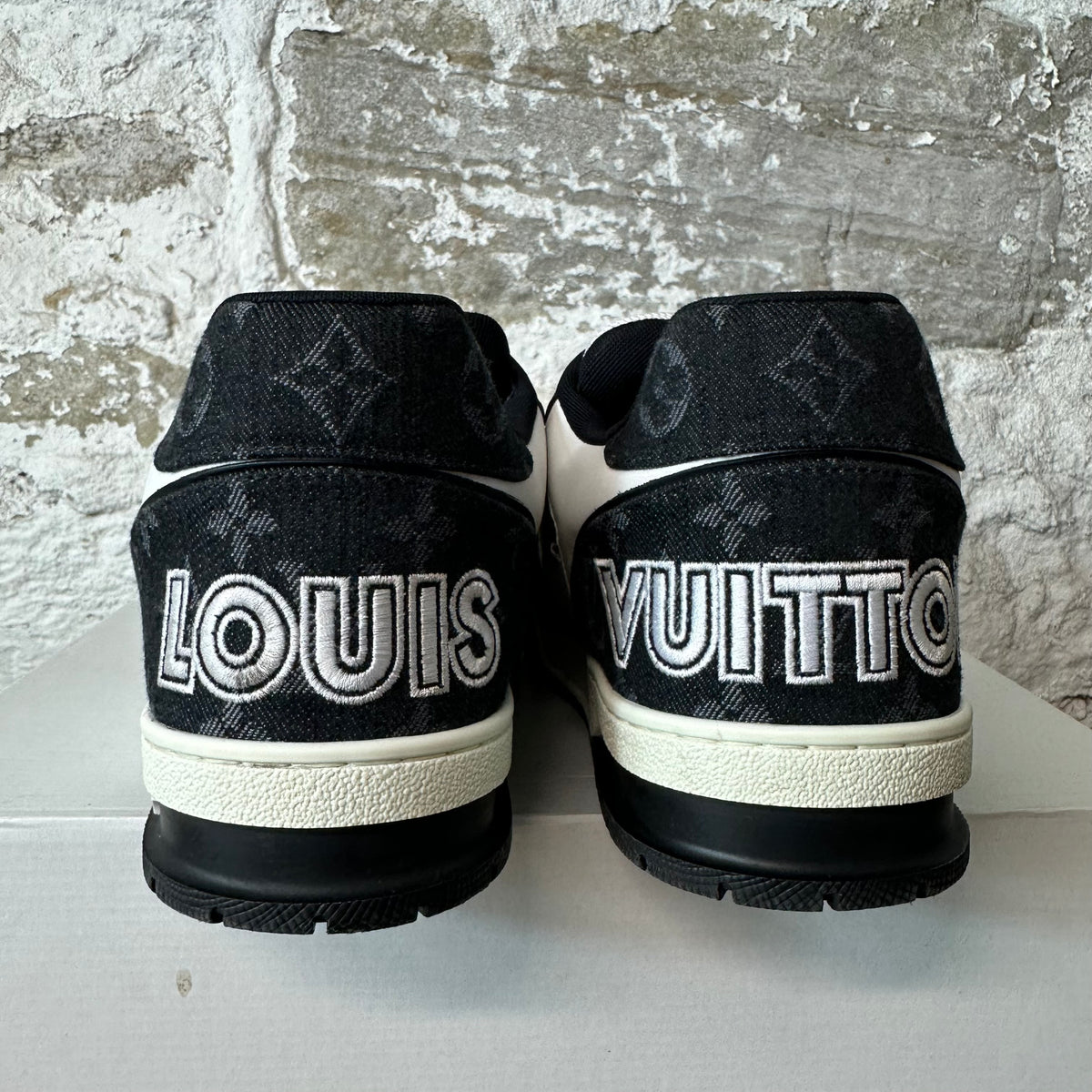 Louis Vuitton Black White Strap Trainer Sneaker Sz 10.5 (9LV)