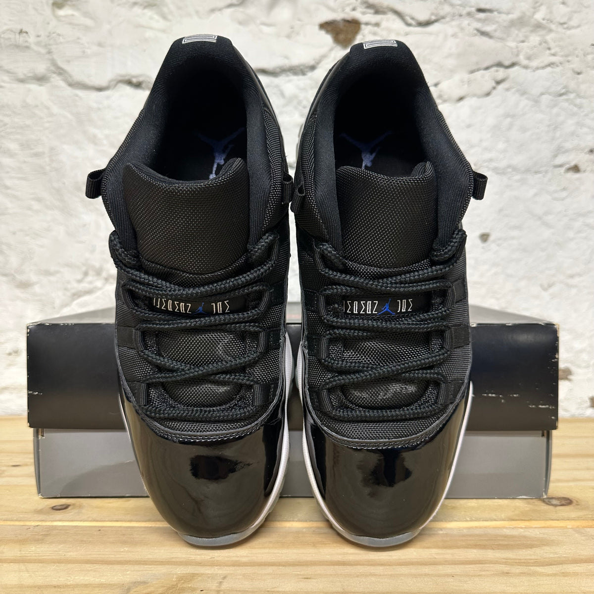 Air Jordan 11 Low Space Jam Sz 9.5
