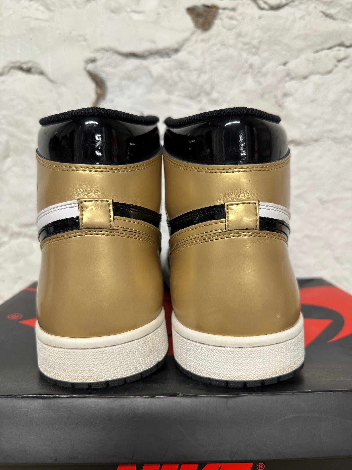 Air Jordan 1 High Patent Gold Toe Sz 11.5