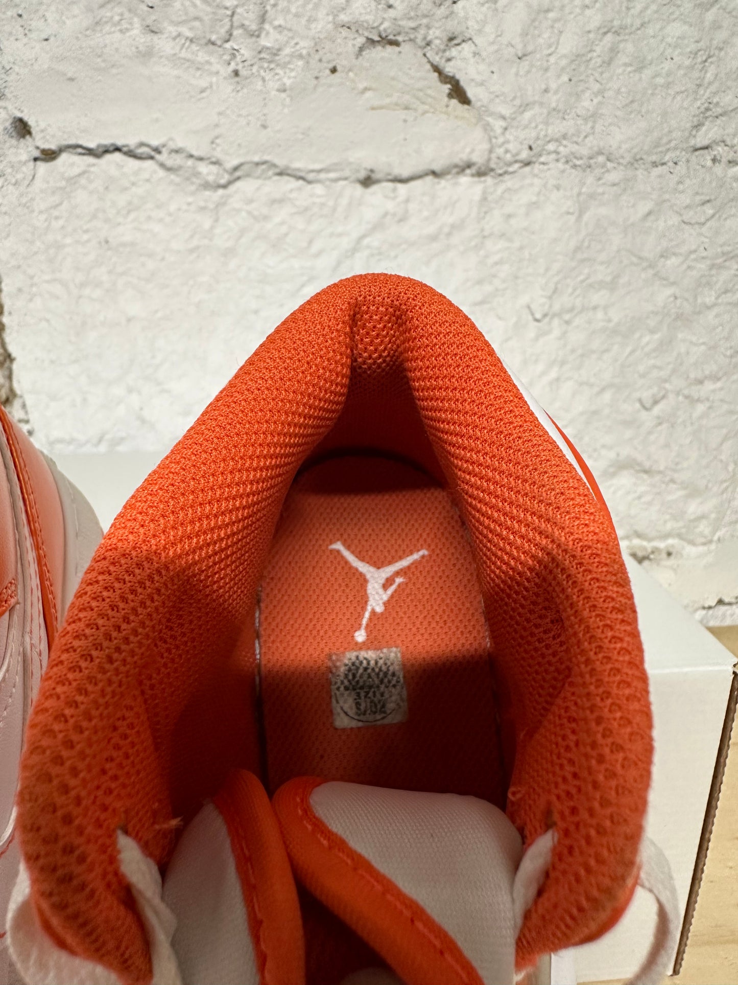 Air Jordan 1 Mid Electro Orange Sz 6Y