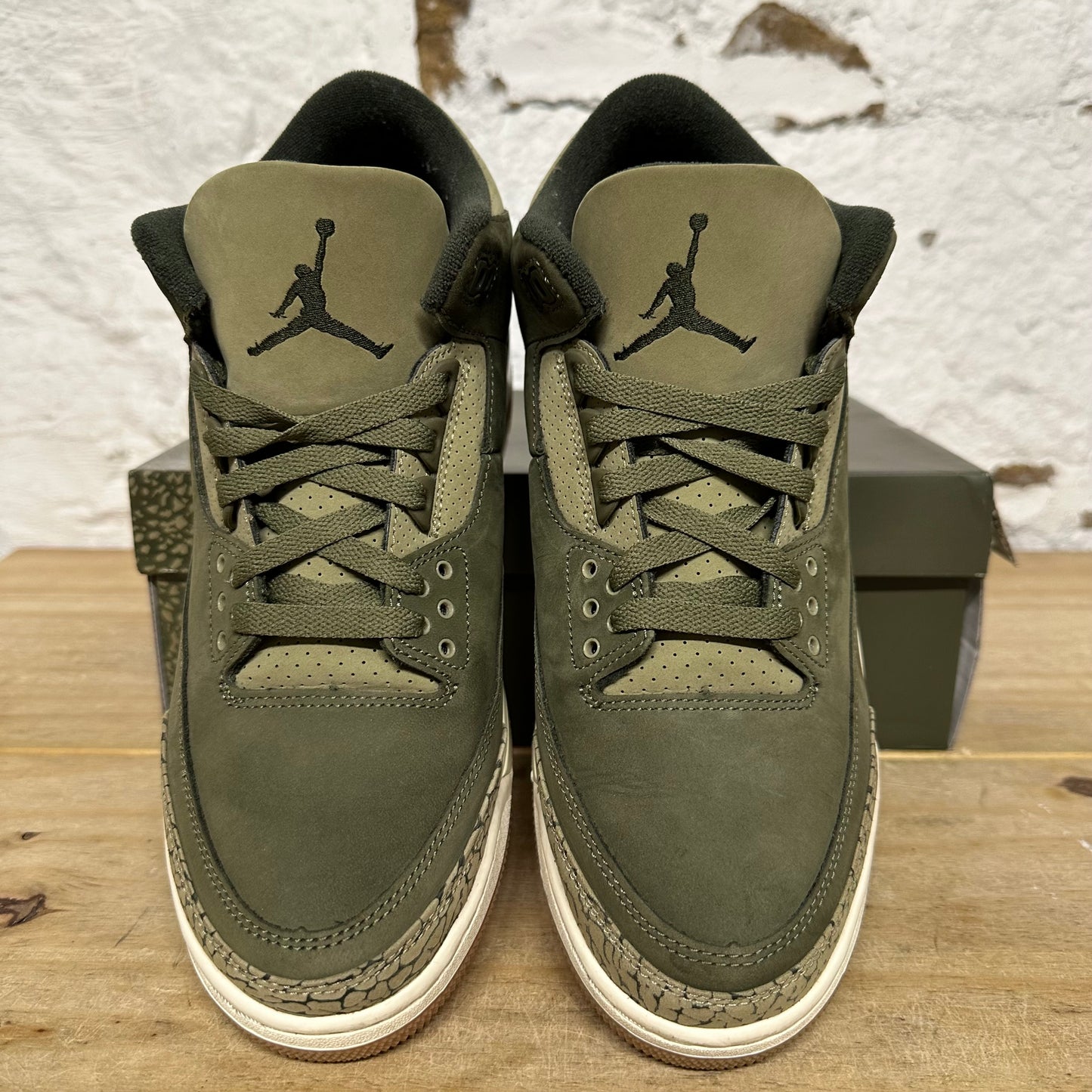 Air Jordan 3 Family Affair Sz 10