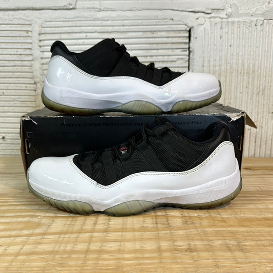Air Jordan 11 Low Tuxedo Sz 8