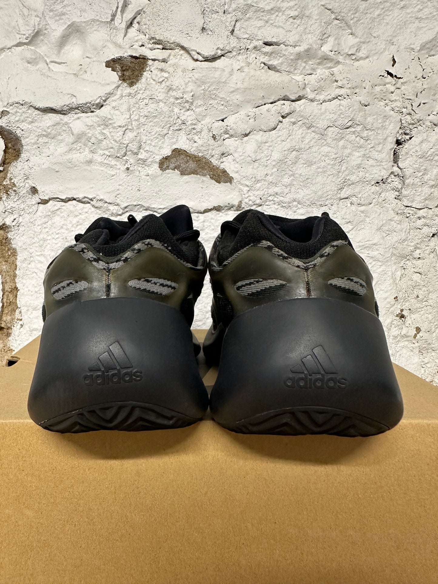 Yeezy 700 V3 Alvah Sz 11.5