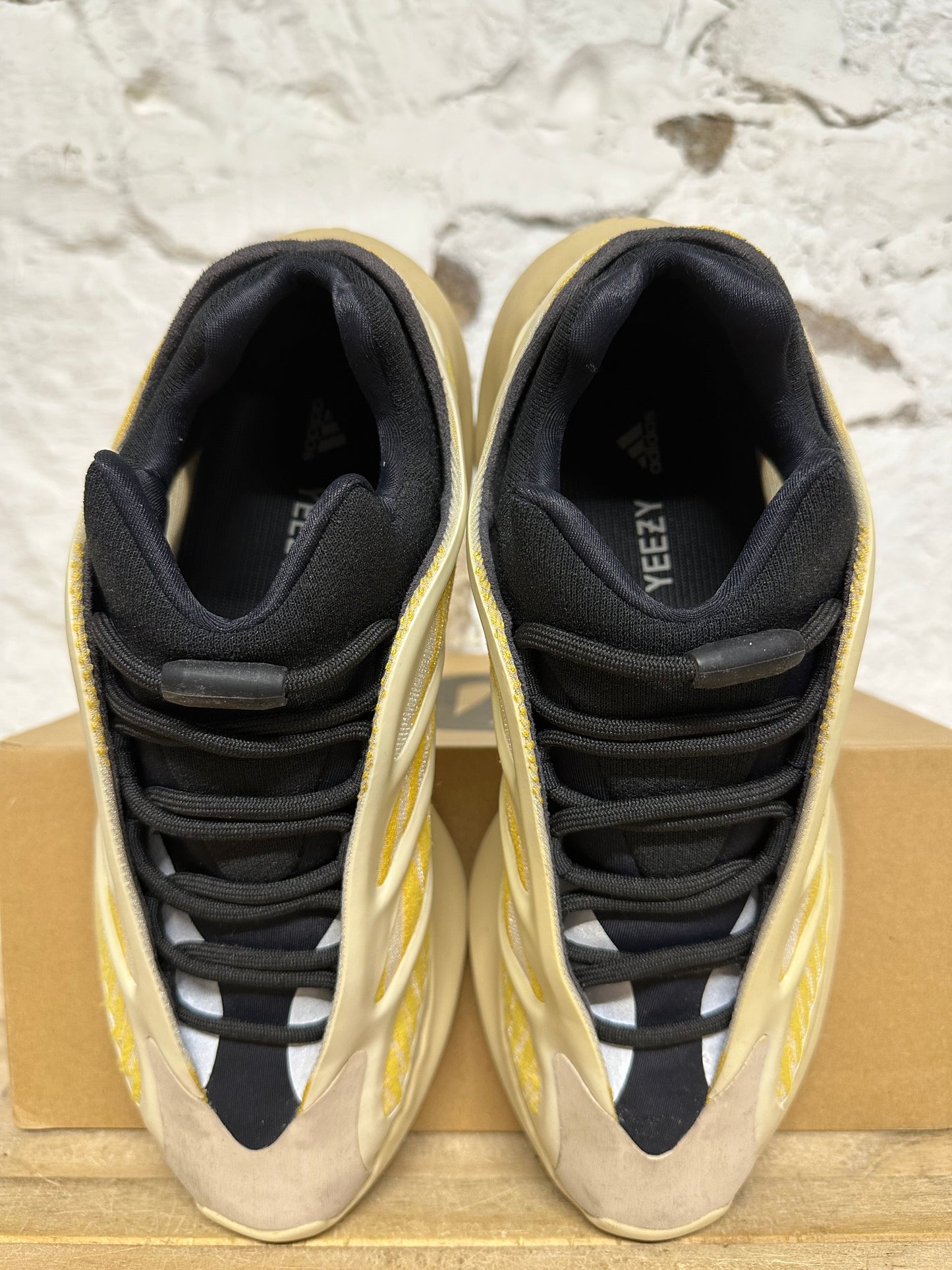 Yeezy 700 V3 Safflower Sz 10