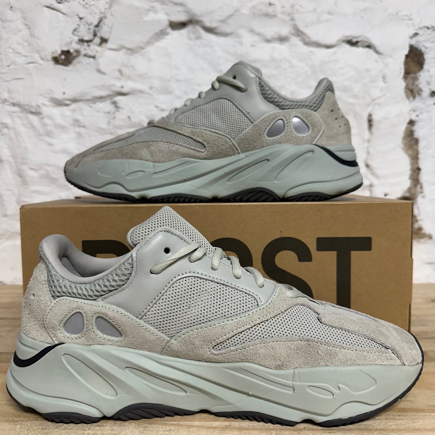 Yeezy 700 Salt Sz 11