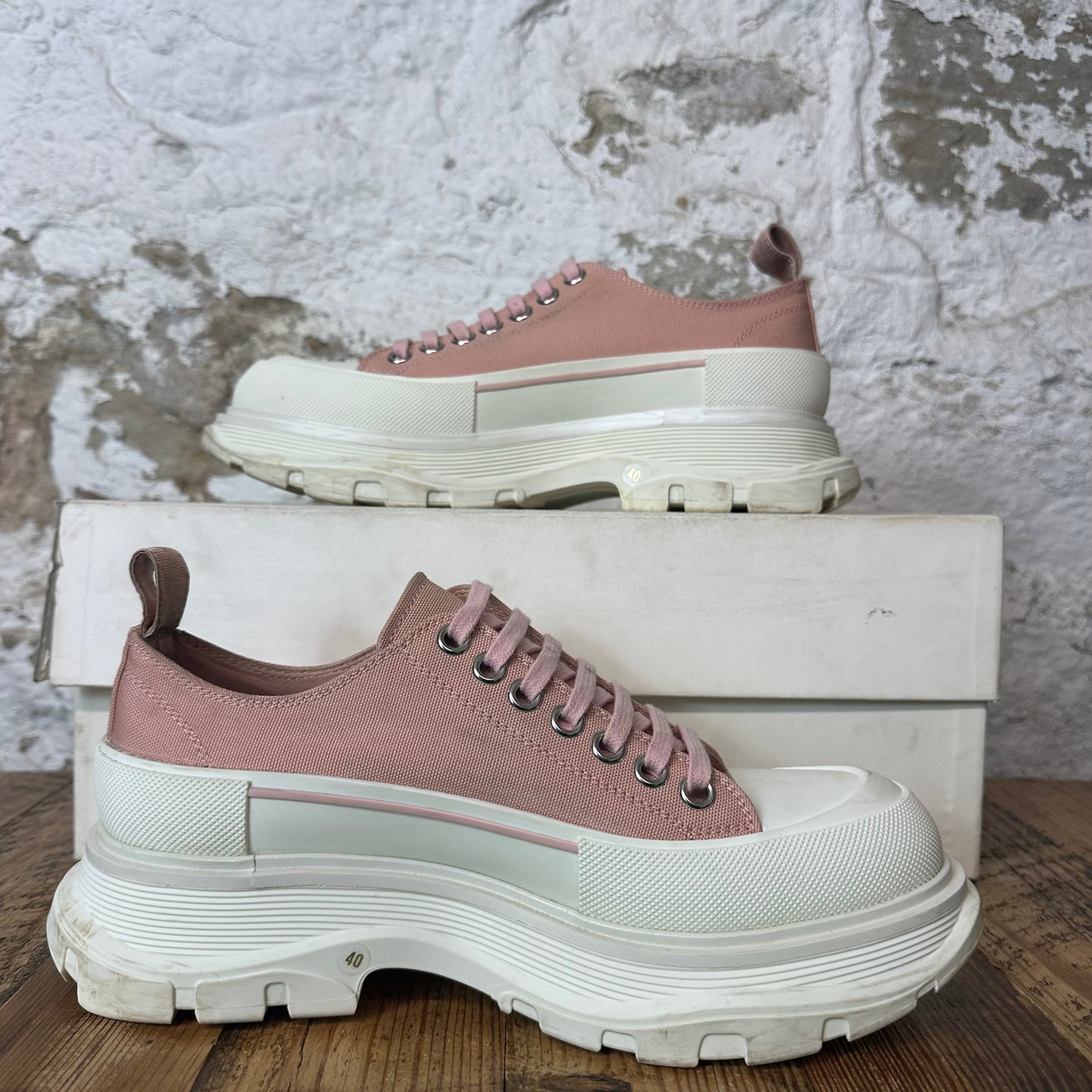 Alexander Mcqueen Low Pink White Tread Boot Sneaker Sz 7 (40)