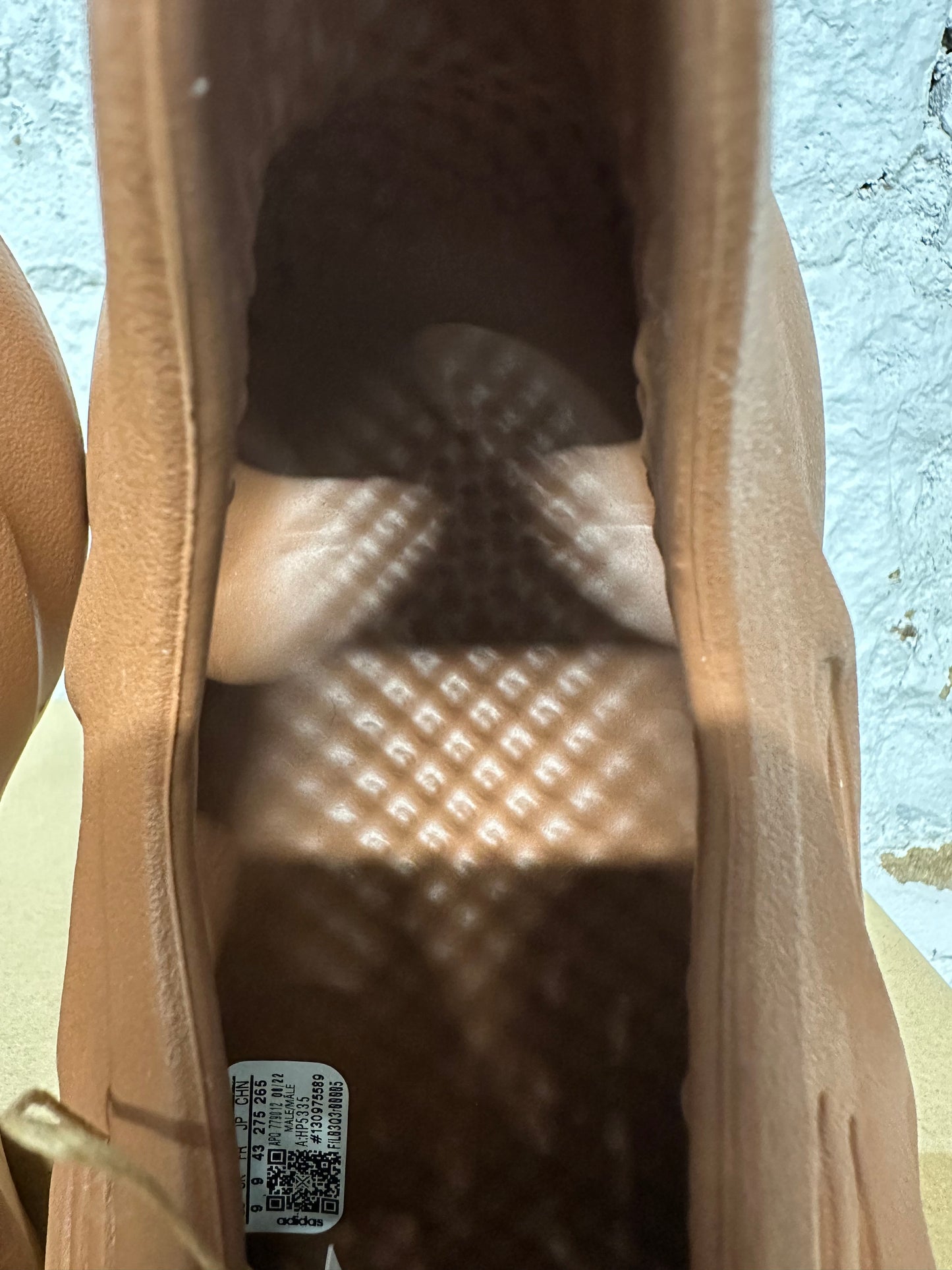 Yeezy Foam RNNR Clay Red Sz 9 DS