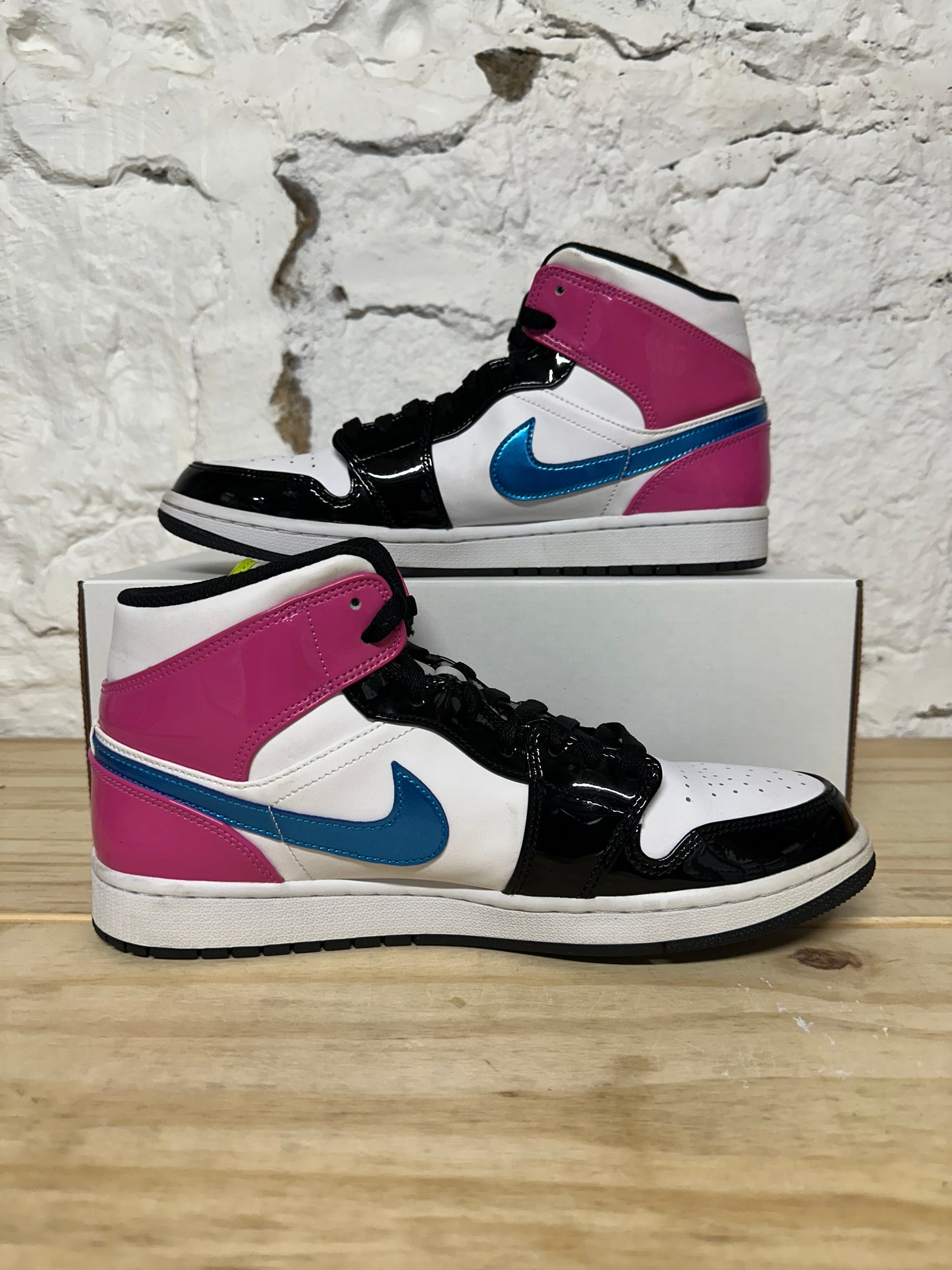 Air Jordan 1 Mid Cyber Active Fuschia Sz 10.5