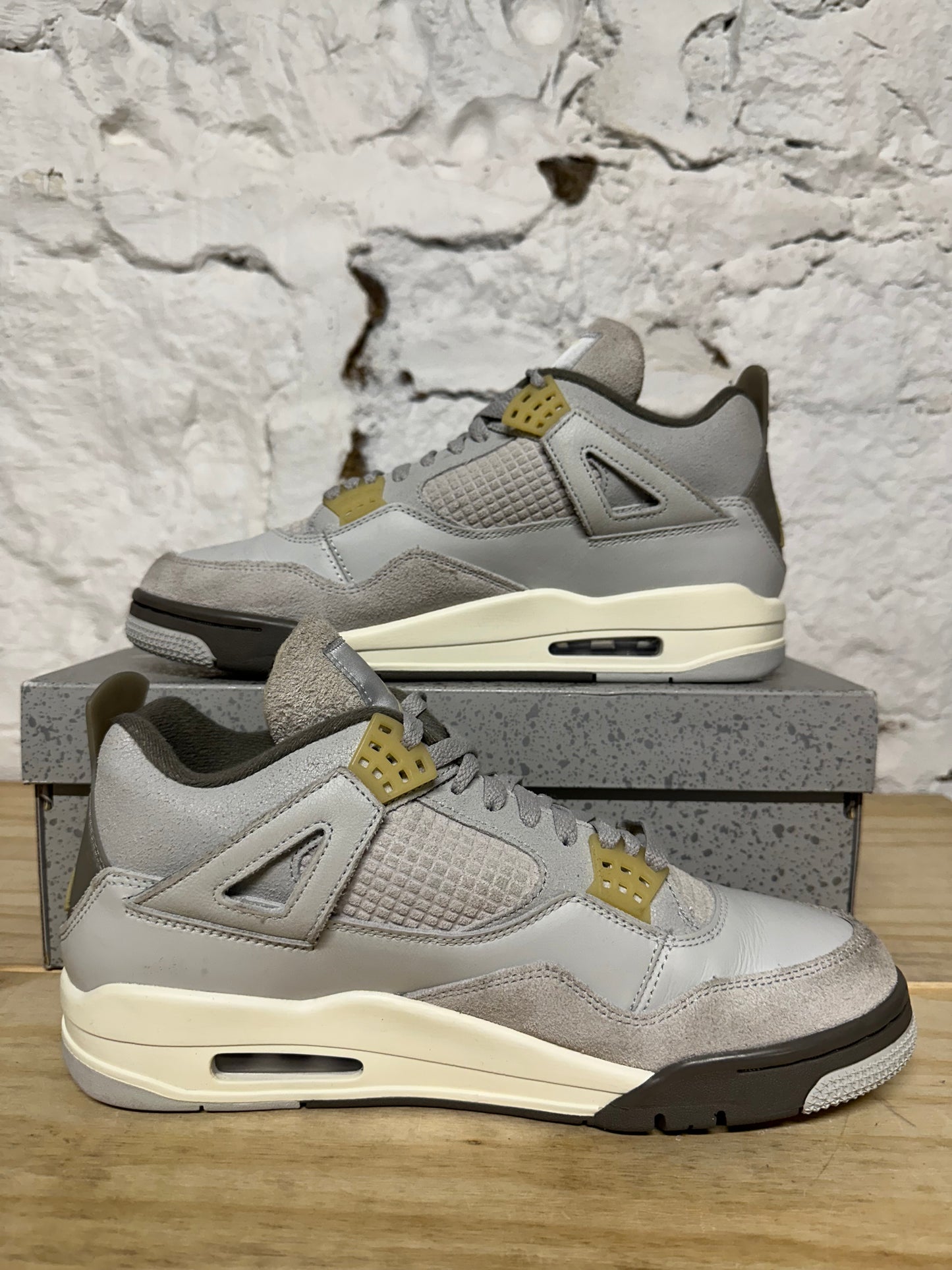 Air Jordan 4 Photon Dust Sz 10.5