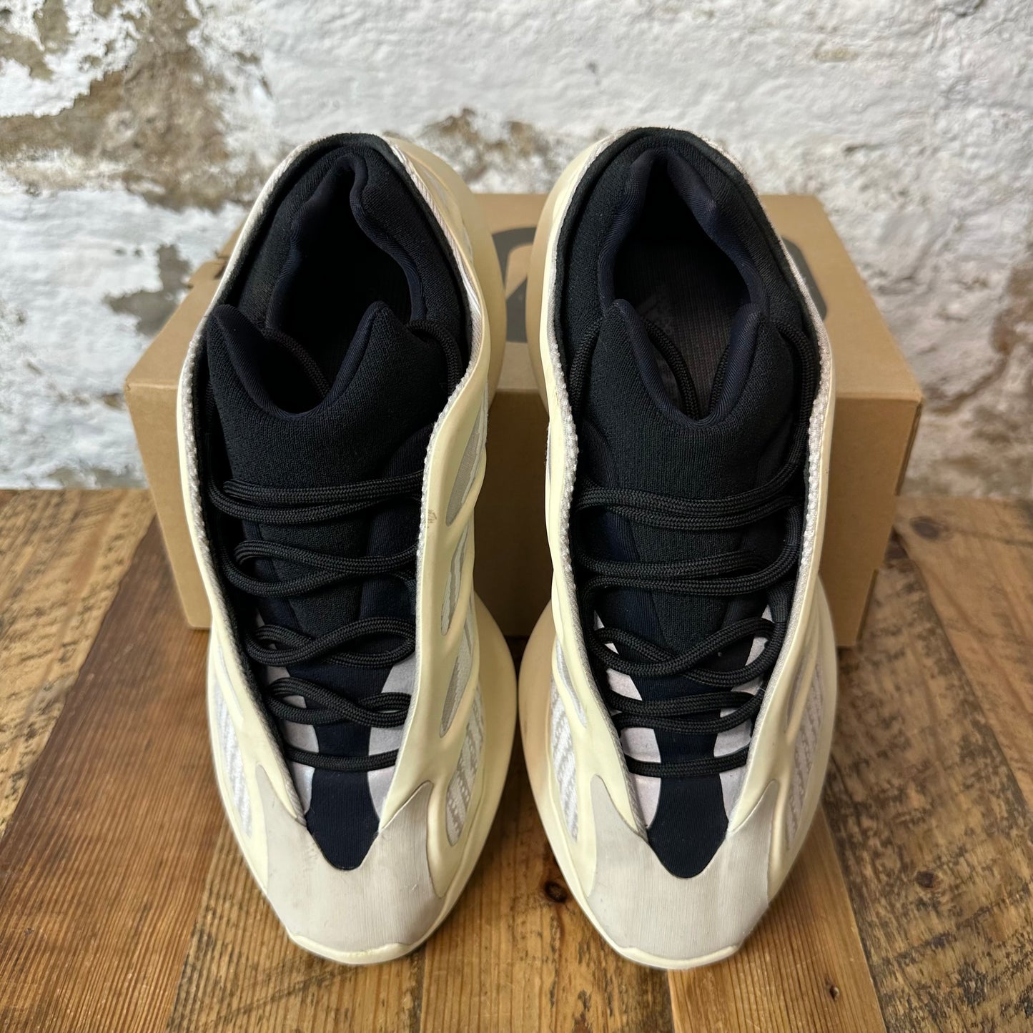 Yeezy 700 Azael Sz 9