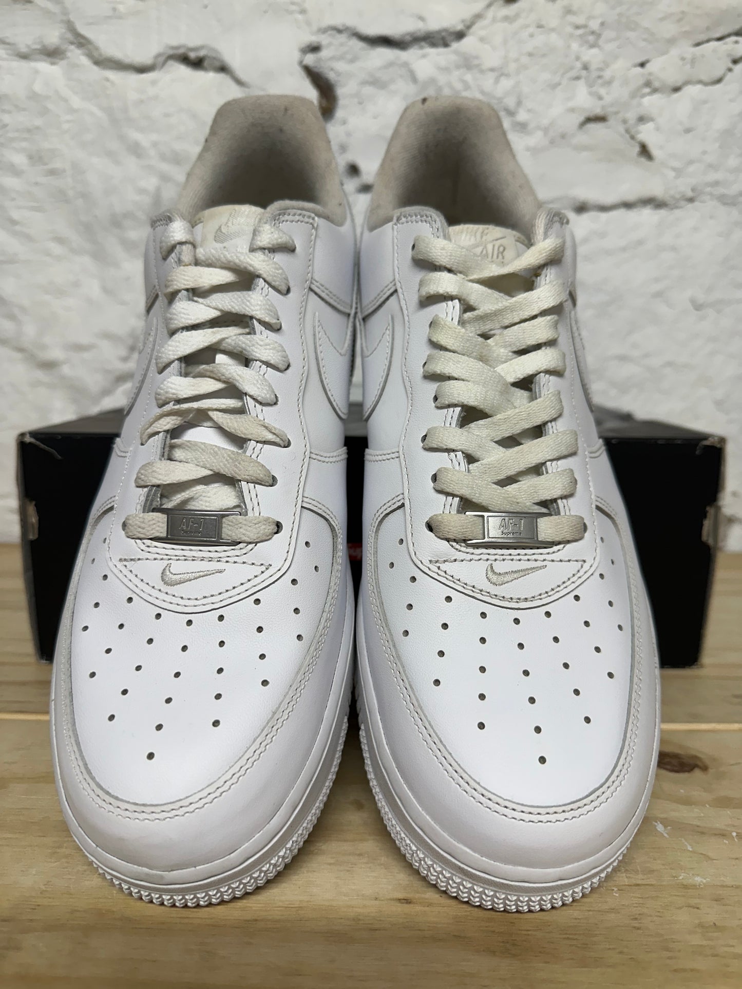 Nike Air Force 1 Low Supreme White Sz 11.5