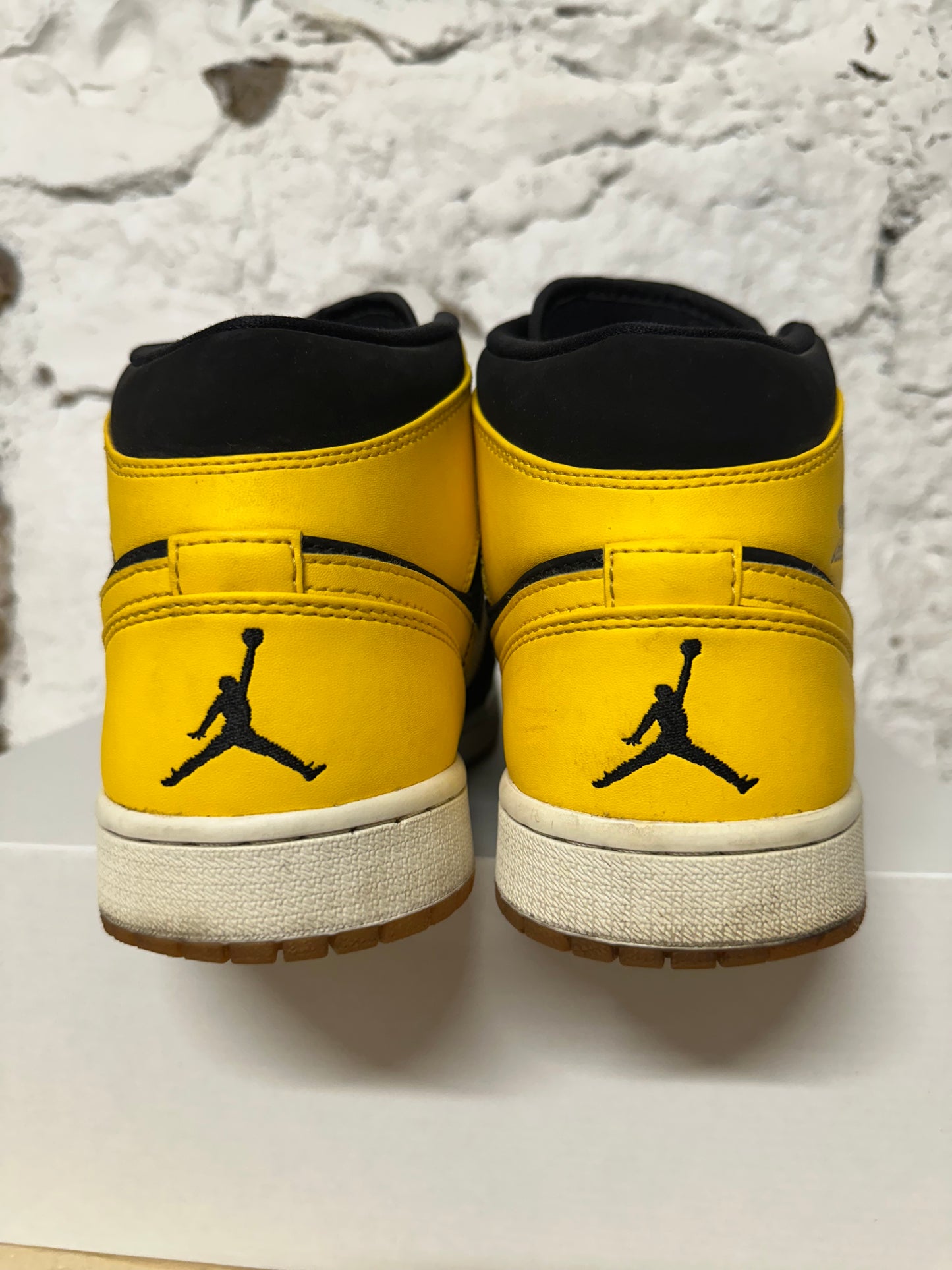 Air Jordan 1 Mid New Love Sz 10.5