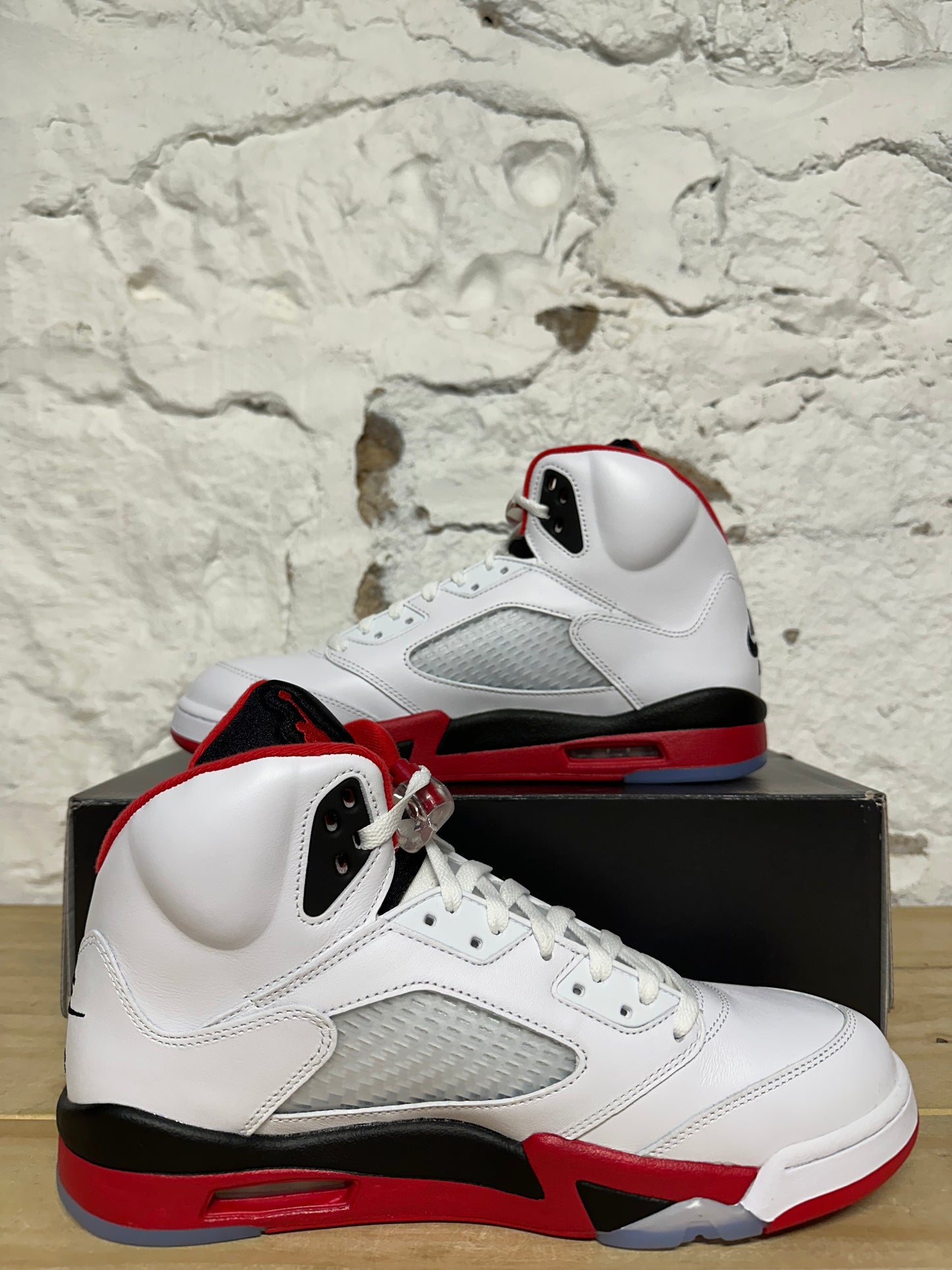 Air Jordan 5 Fire Red Black Tongue (2025) Sz 12 DS