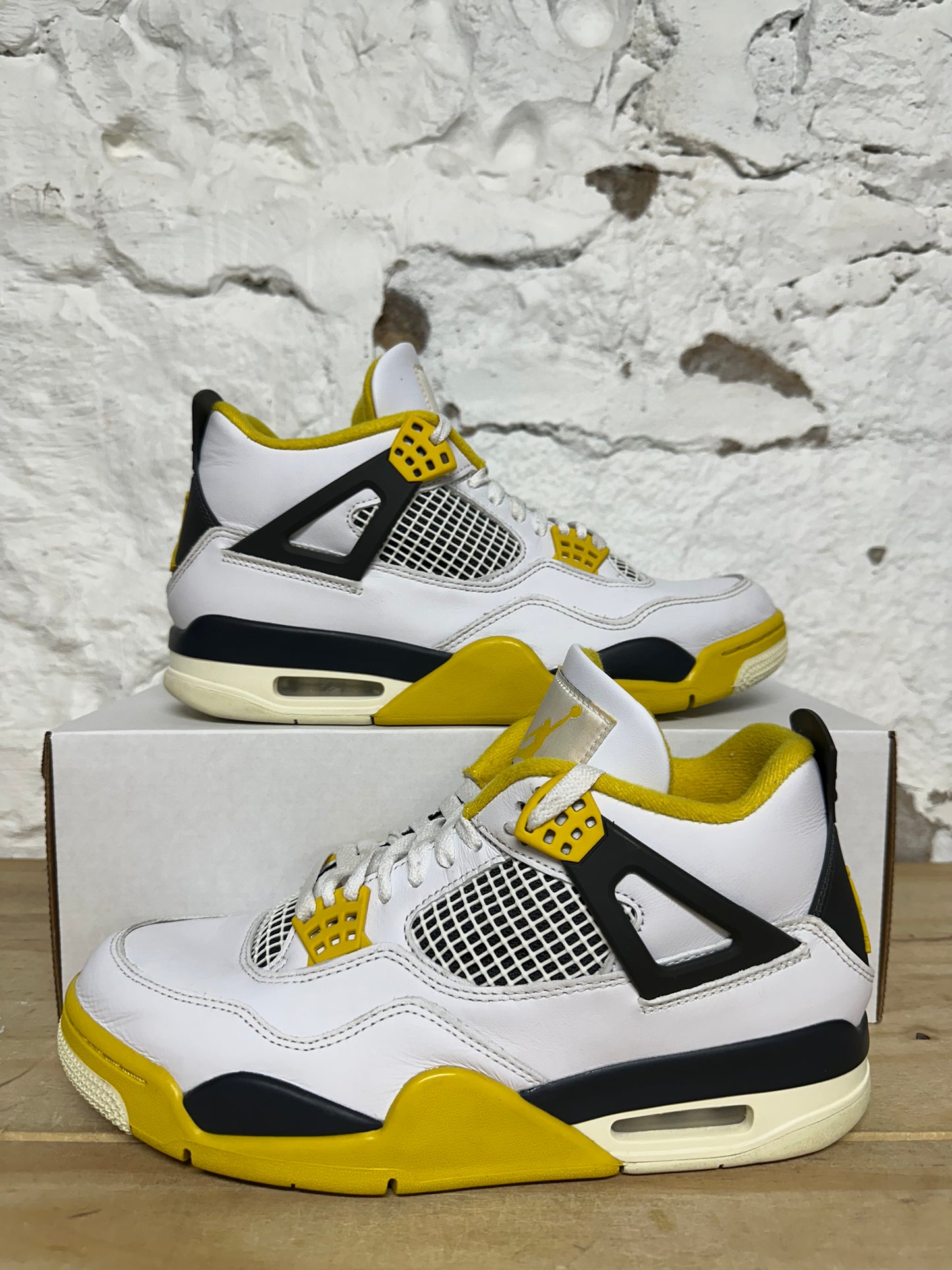 Air Jordan 4 Vivid Sulfur Sz 9.5 (11W)