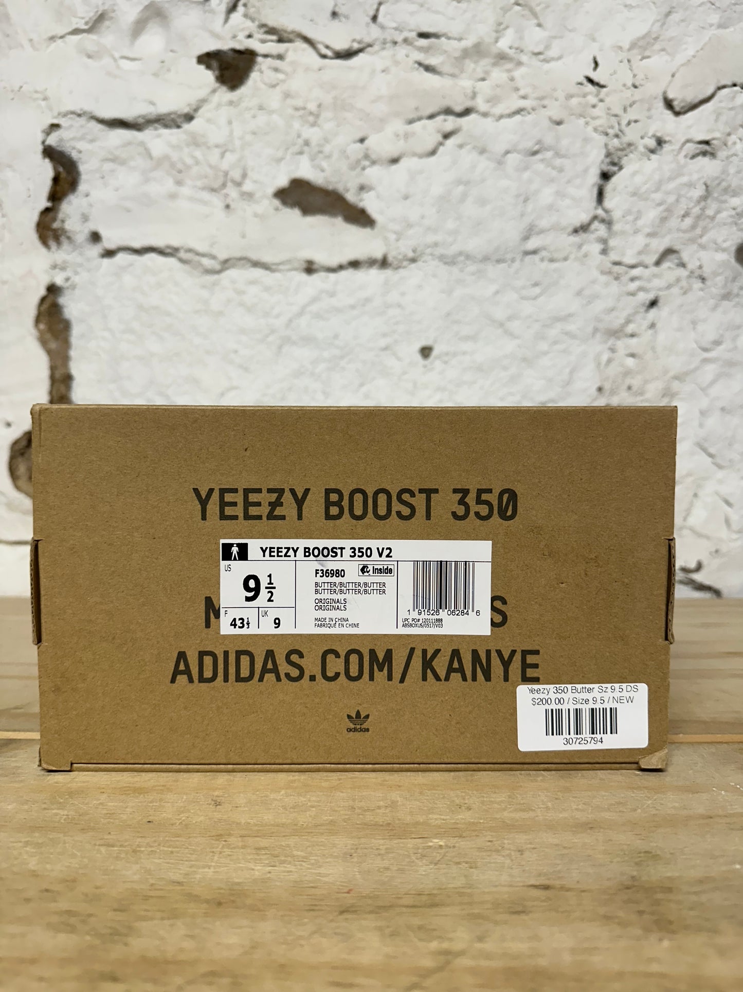 Yeezy 350 V2 Butter Sz 9.5 DS