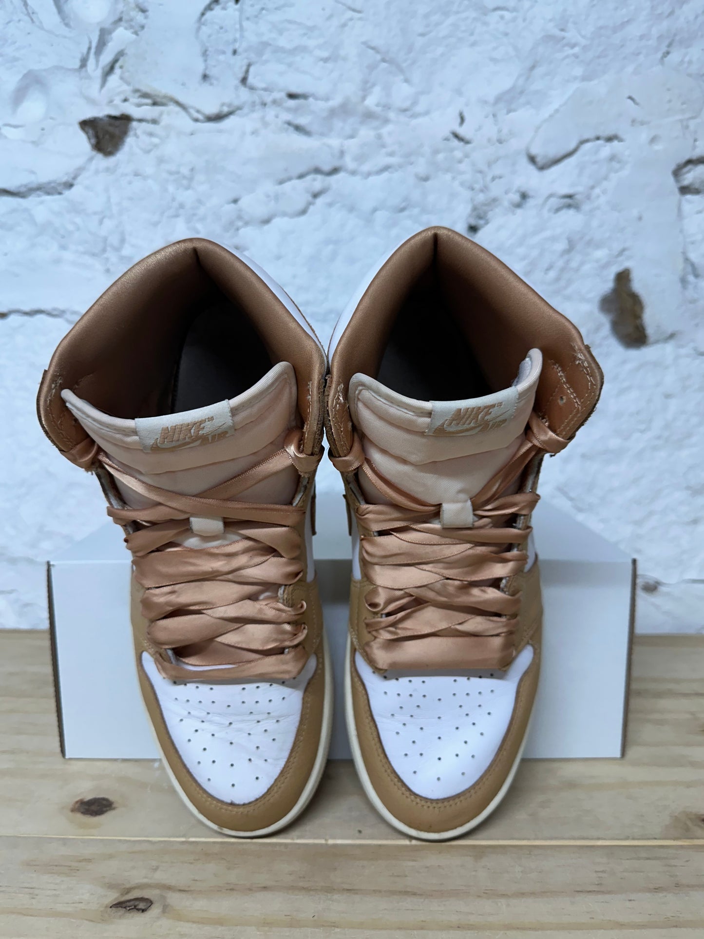 Air Jordan 1 High Praline Sz 10 (11.5W)