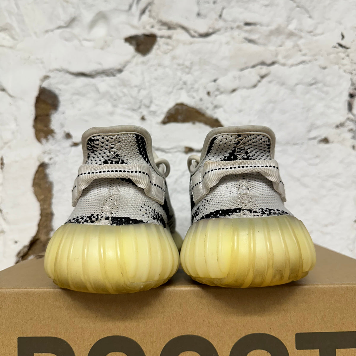 Yeezy 350 V2 Zebra Sz 9