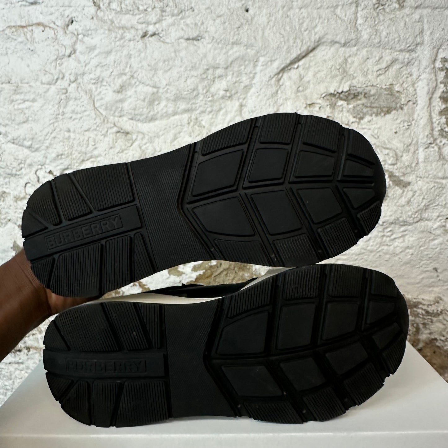 Burberry Ramsey Black White Sneaker Sz 6 (38.5) No Box