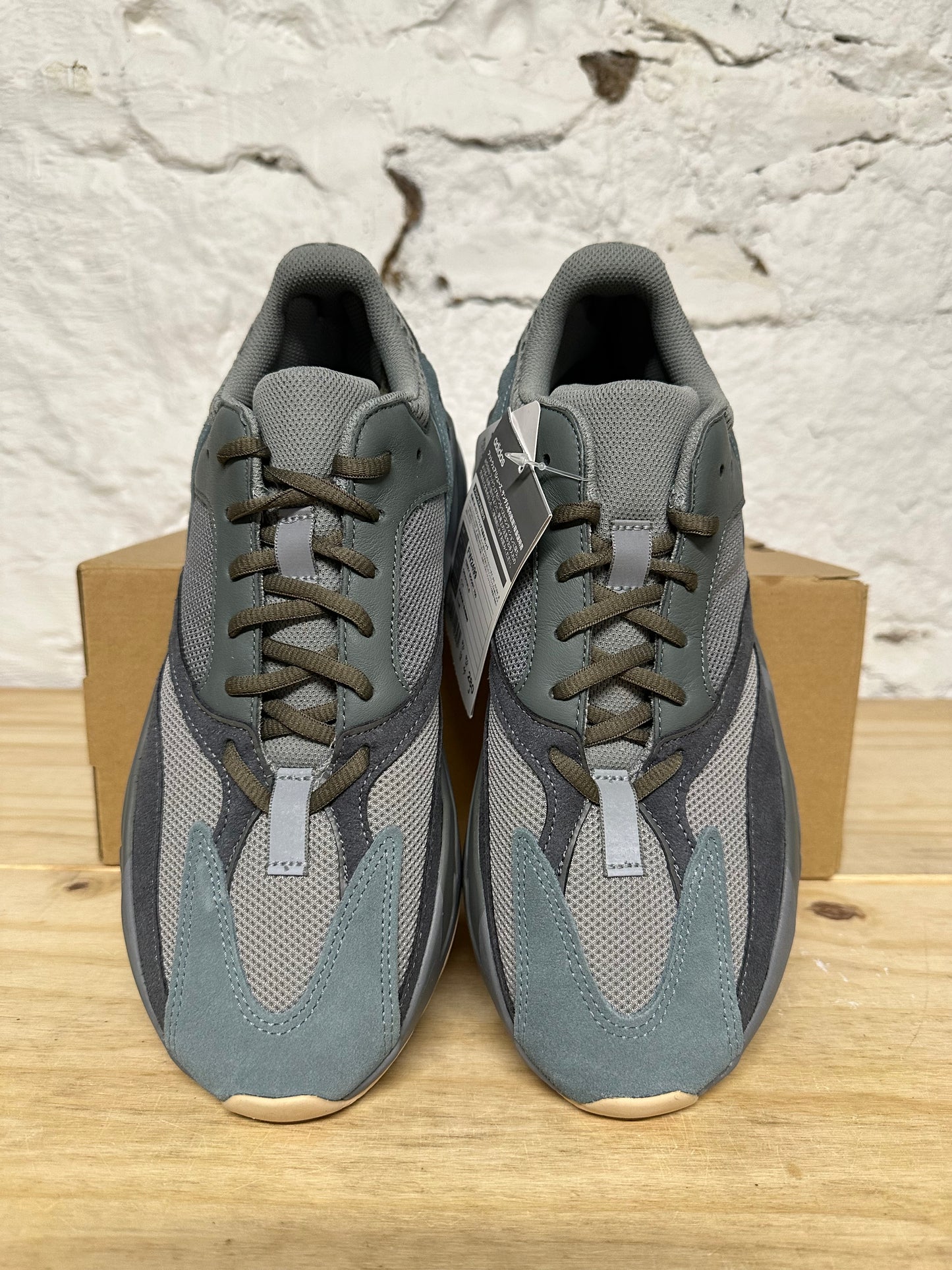 Yeezy 700 Teal Blue Sz 10 DS