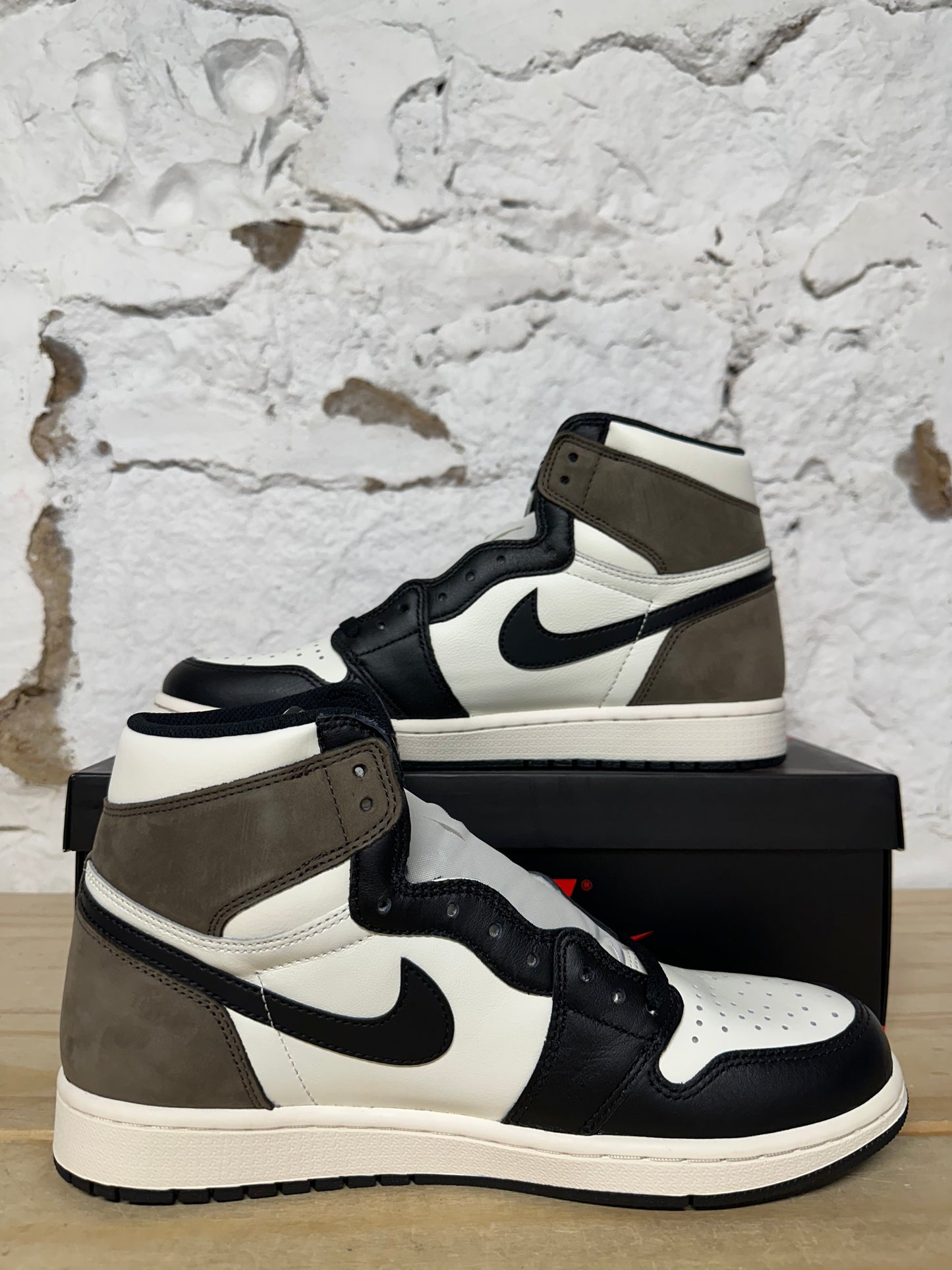 Air Jordan 1 High Mocha Sz 10 DS