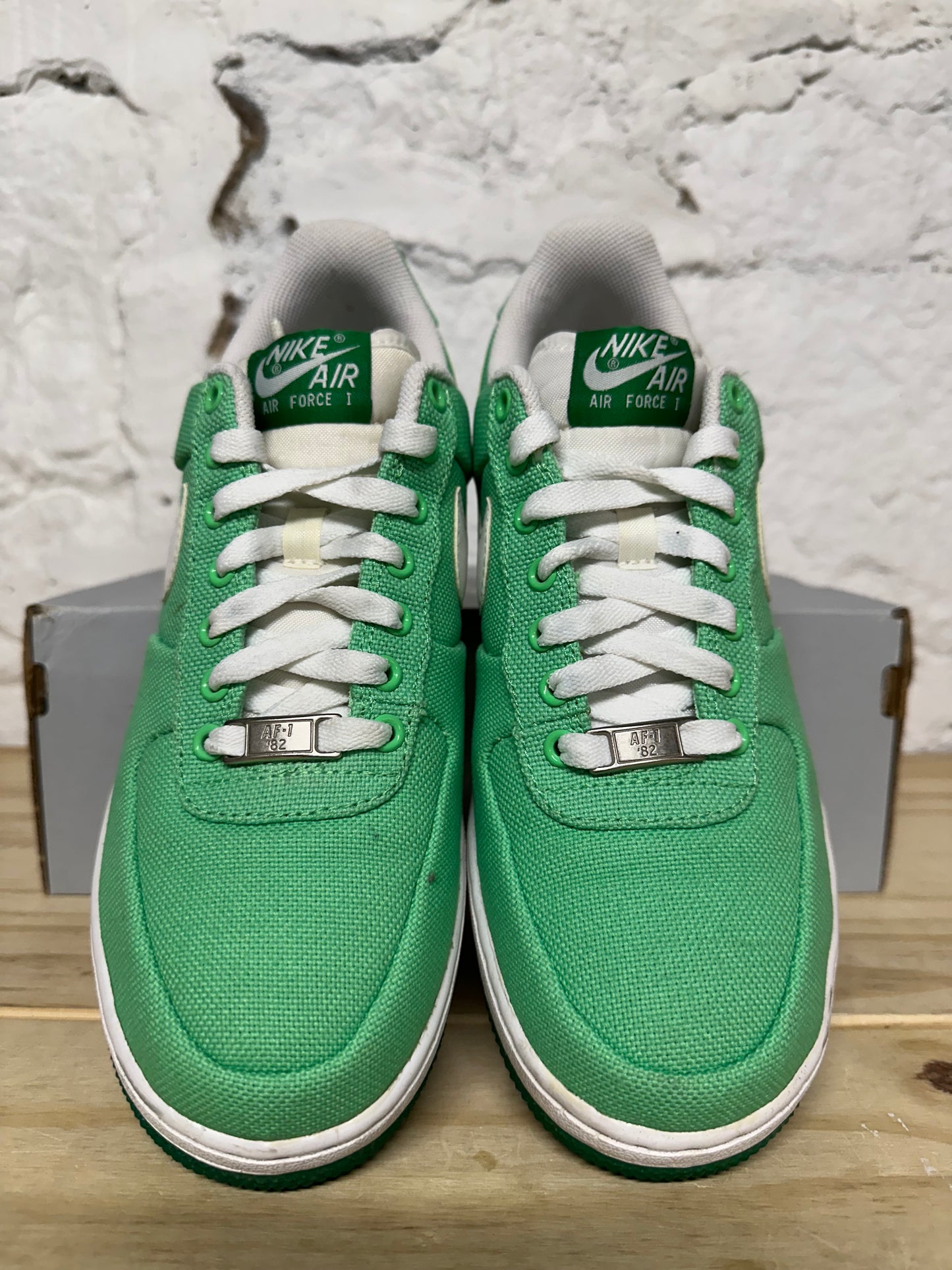 Nike Air Force 1 Low Green Canvas Sz 7.5 (9W)