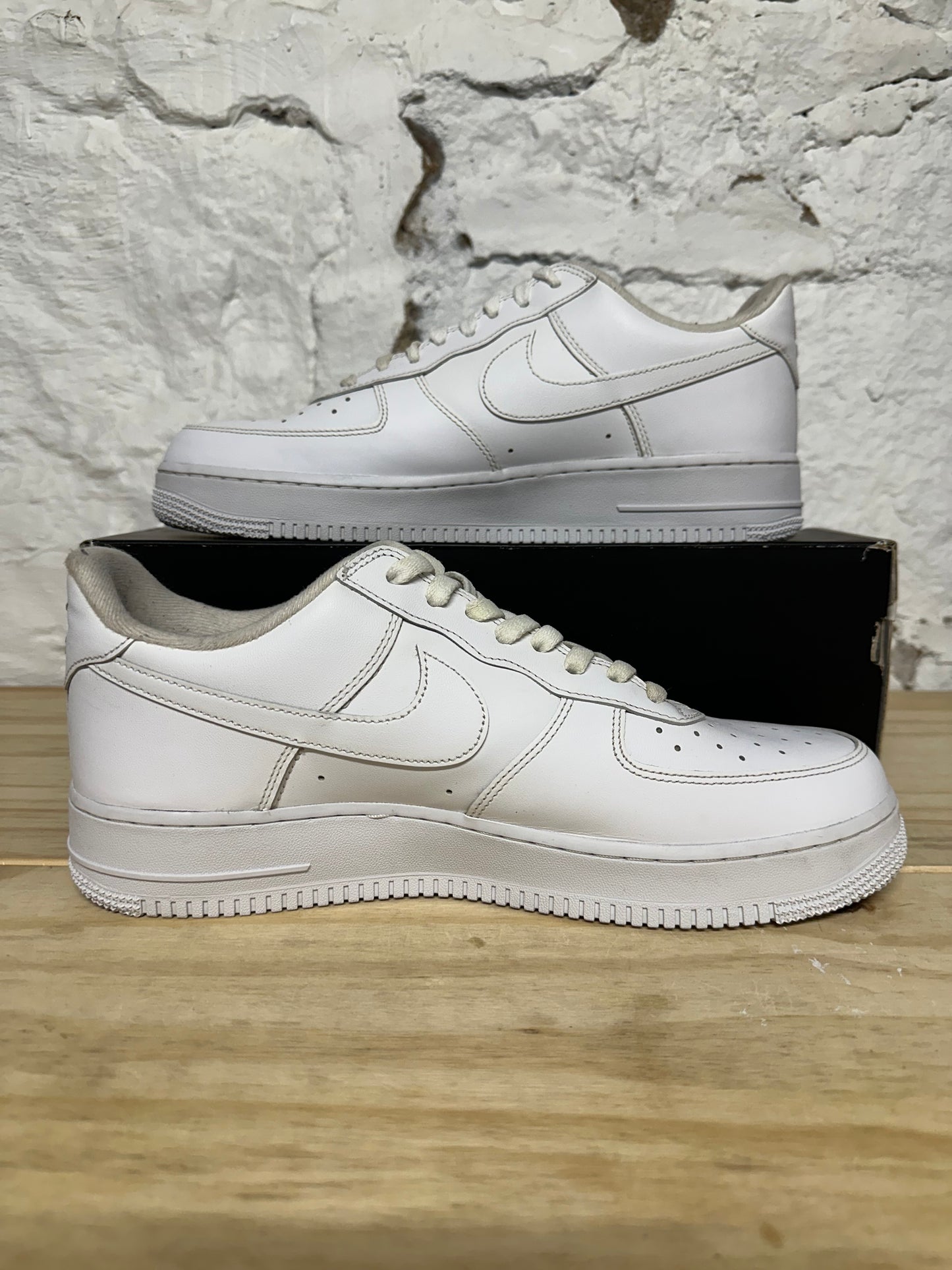 Nike Air Force 1 Low Supreme White Sz 11.5