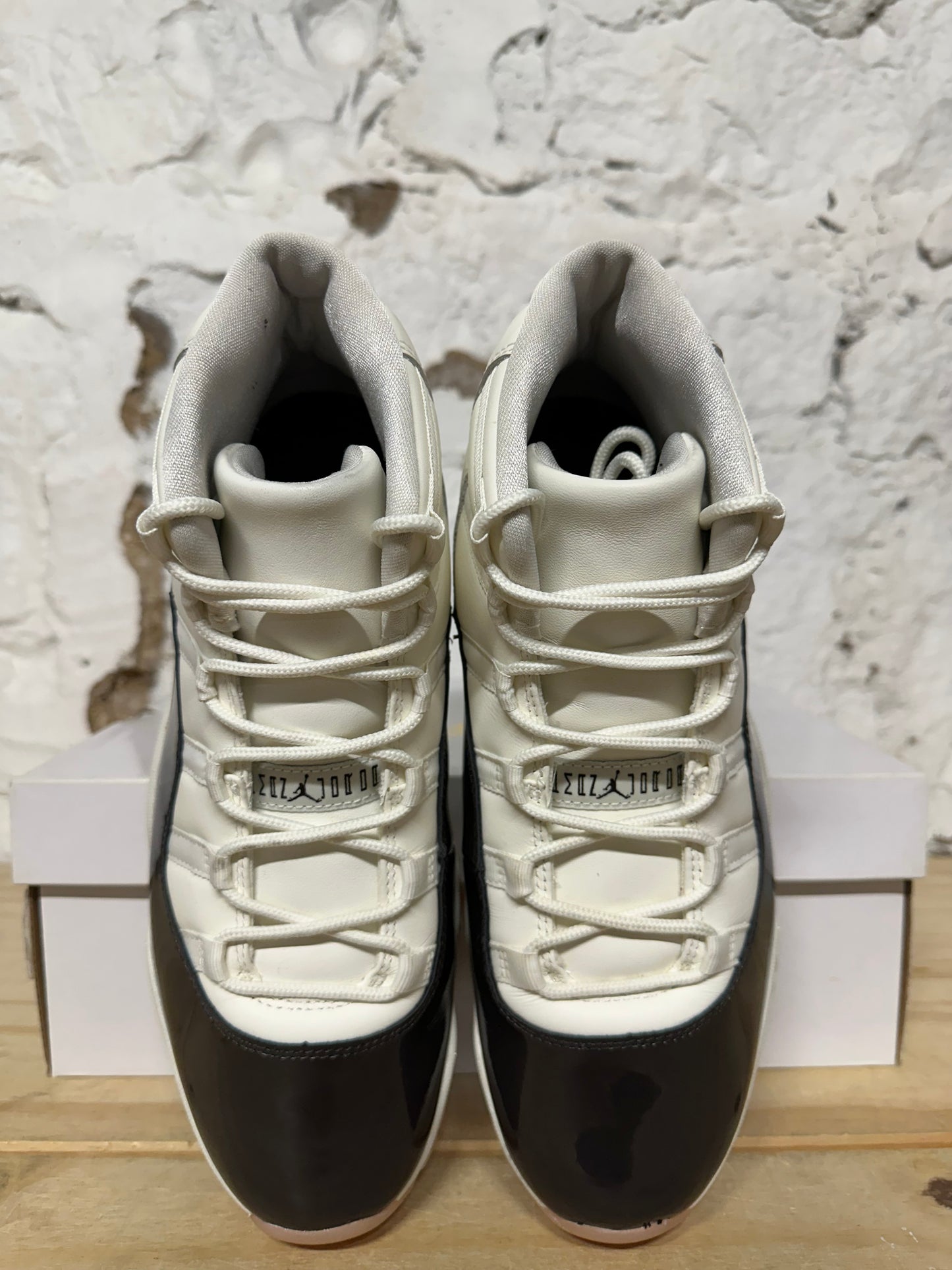 Air Jordan 11 High Neopolitan Sz 10 (11.5W)